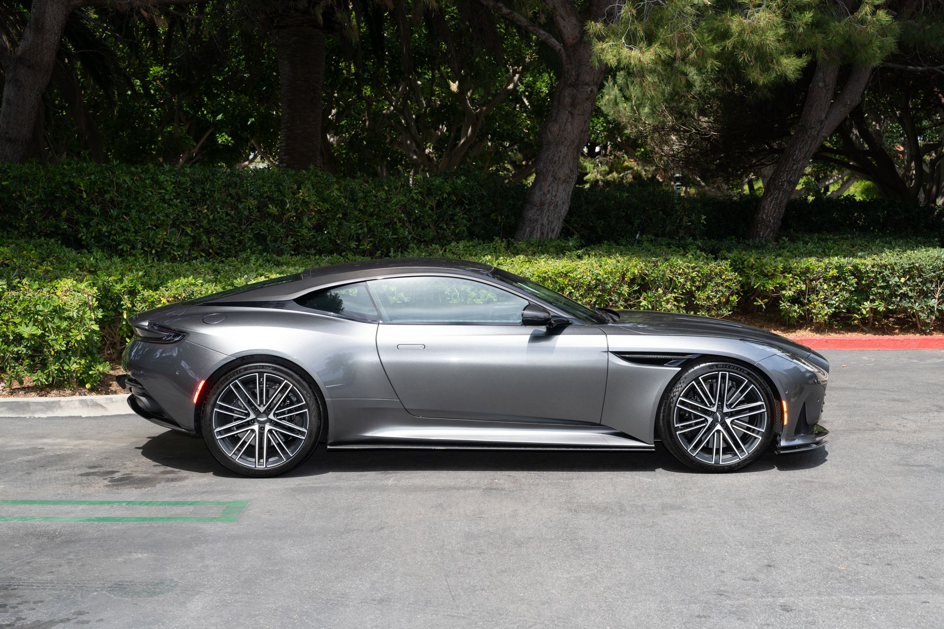 Aston Martin 2024 DB12 