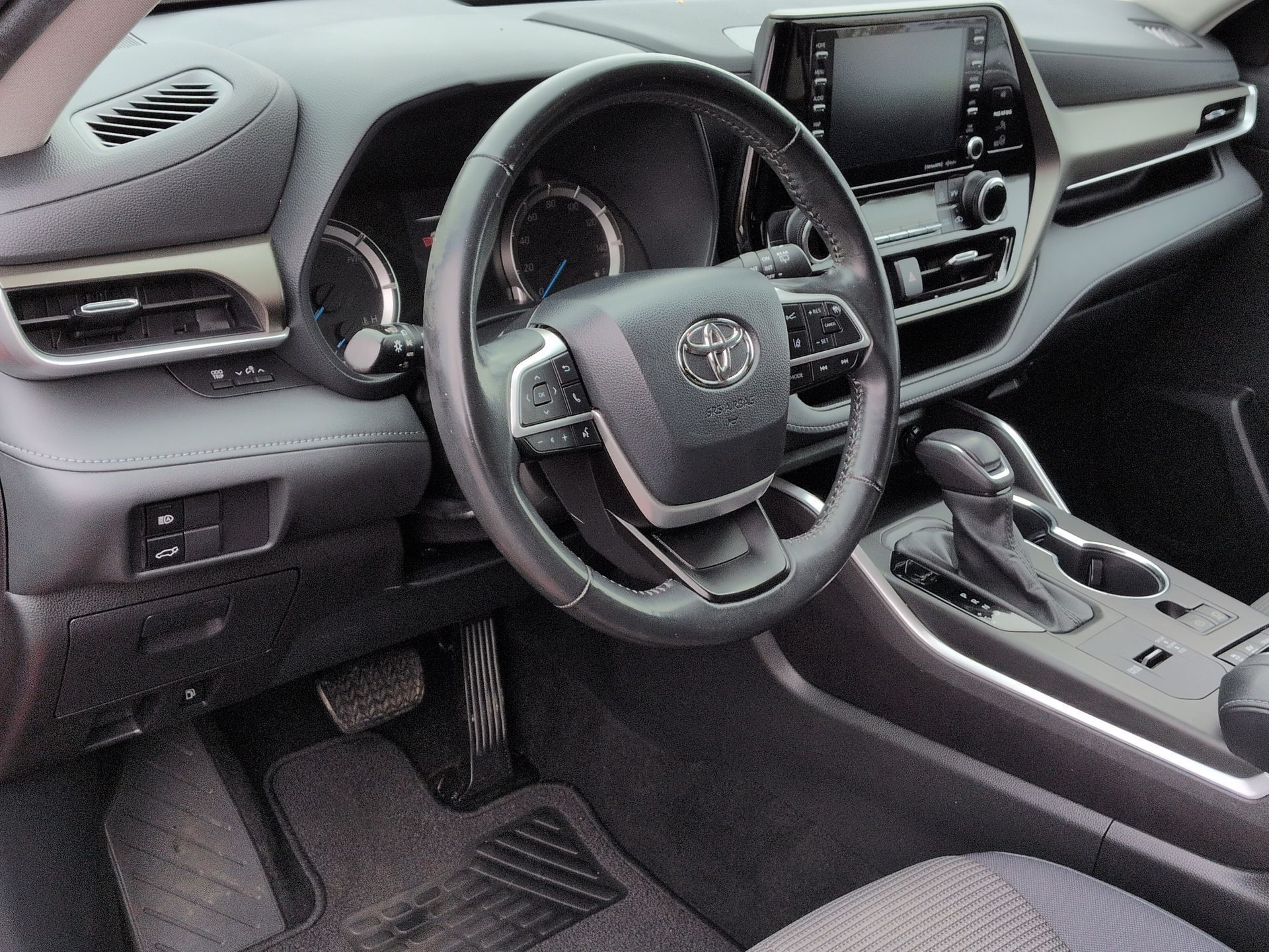 used 2022 Toyota Highlander Hybrid car, priced at $27,940