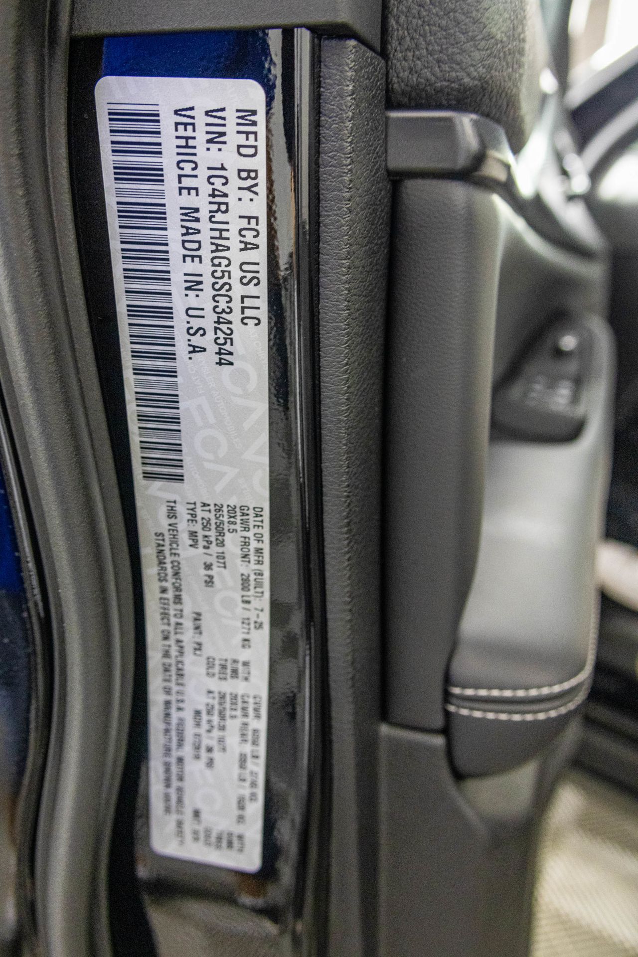 2025 JEEP GRAND CHEROKEE - Image 42