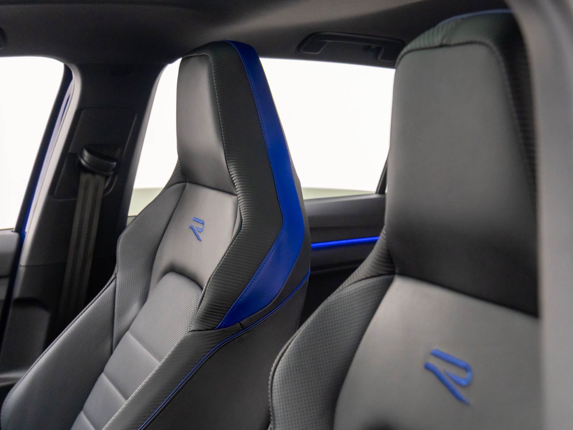 2024 Volkswagen Golf R 2.0T photo