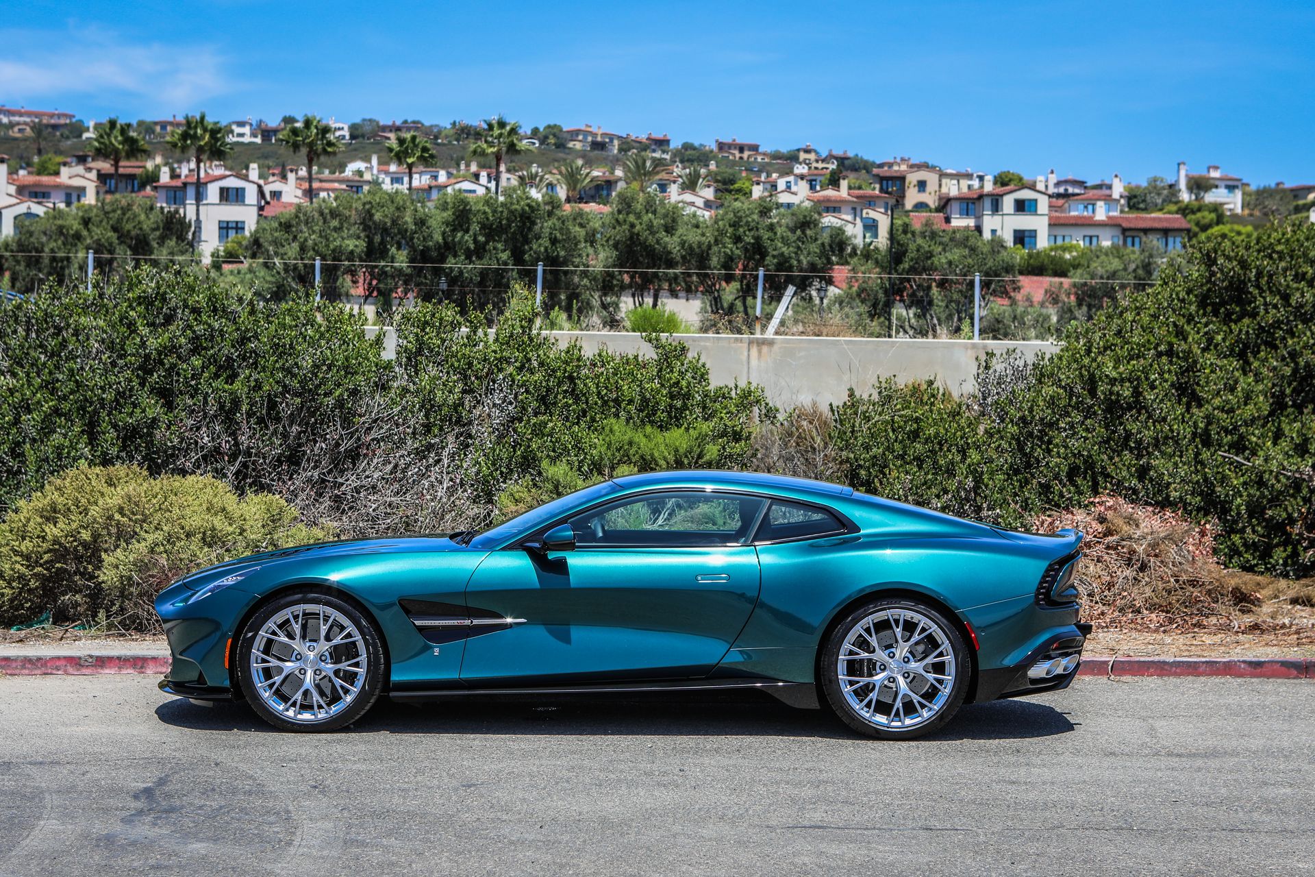 Aston Martin 2026 Vanquish V12