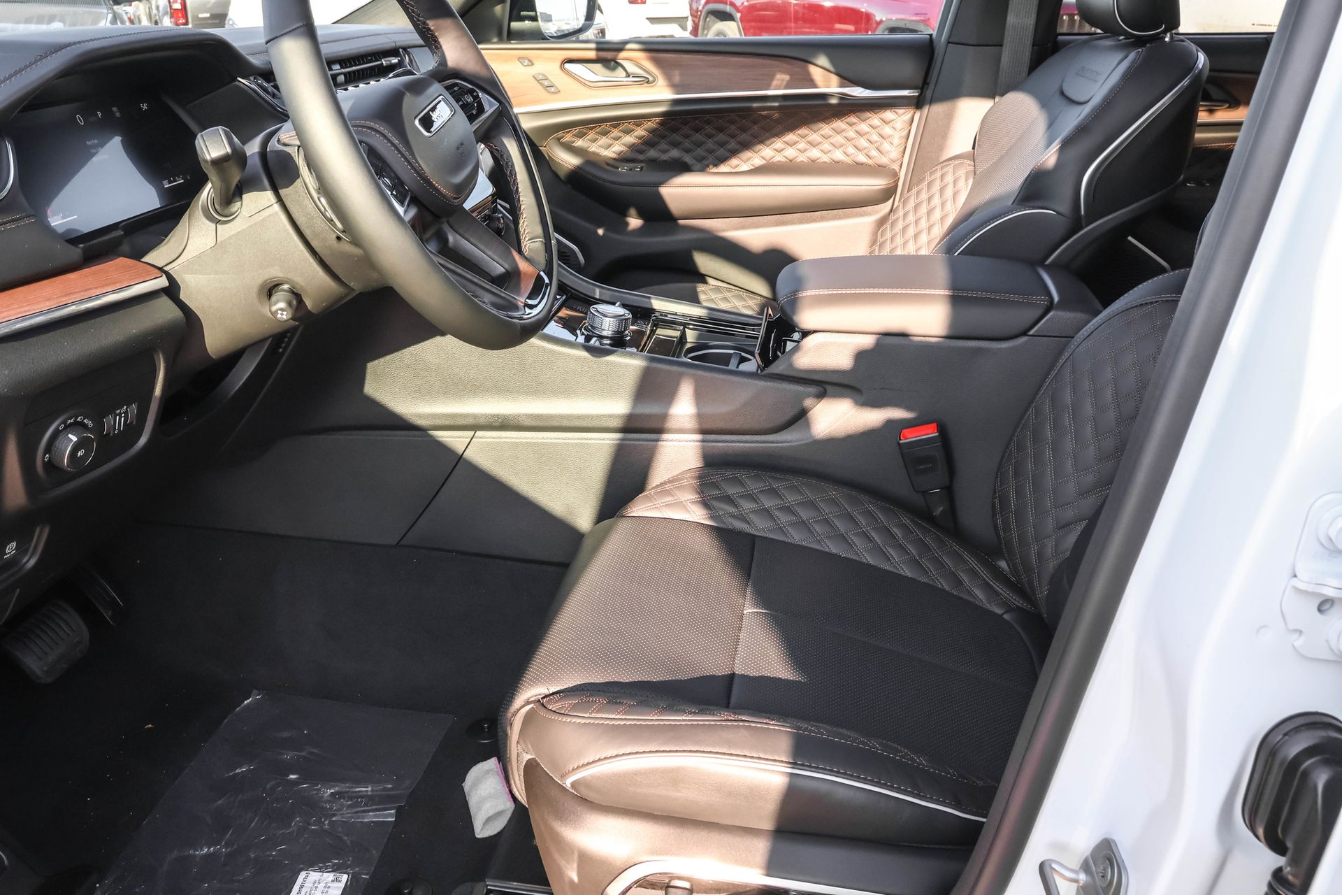 2025 JEEP GRAND CHEROKEE - Image 5