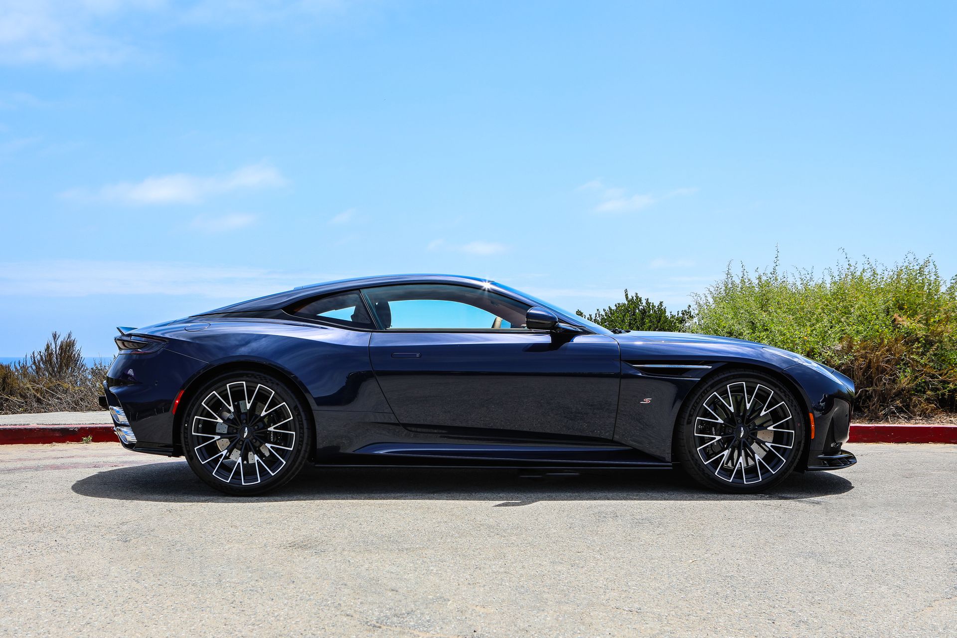 Aston Martin 2026 DB12 