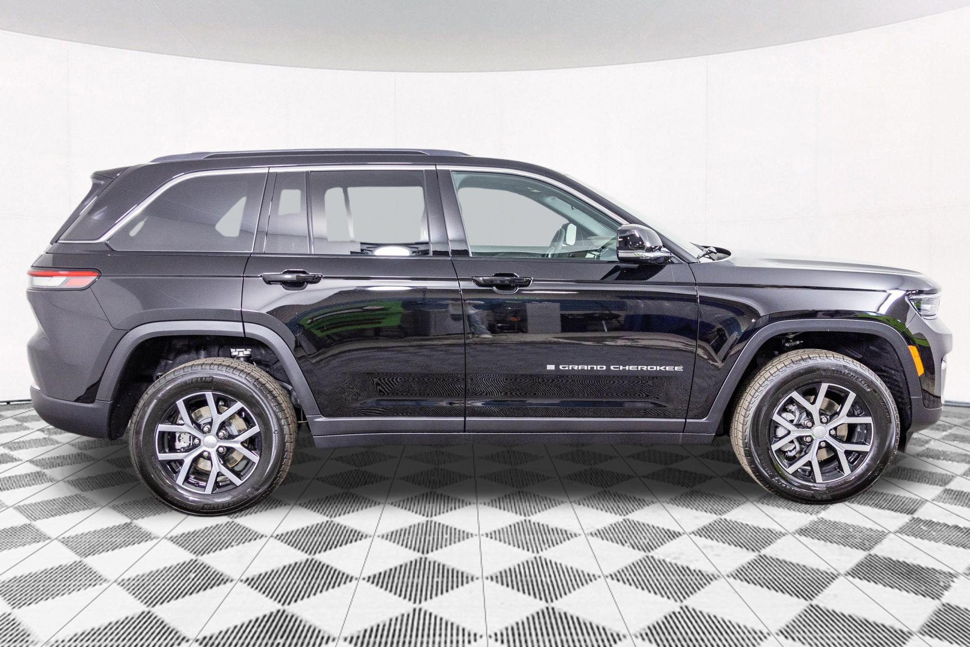 2025 JEEP GRAND CHEROKEE - Image 7