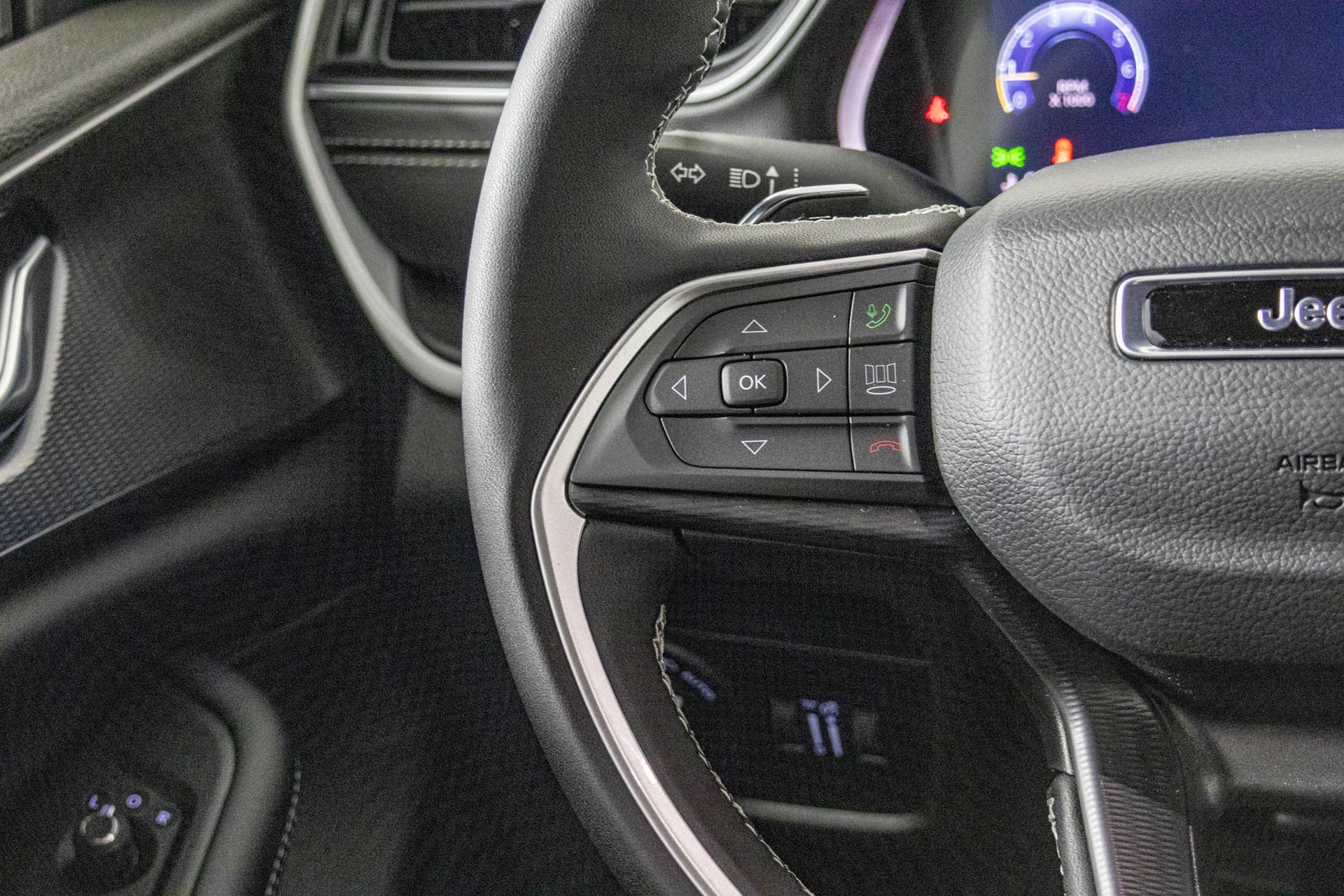 2025 JEEP GRAND CHEROKEE L - Image 32