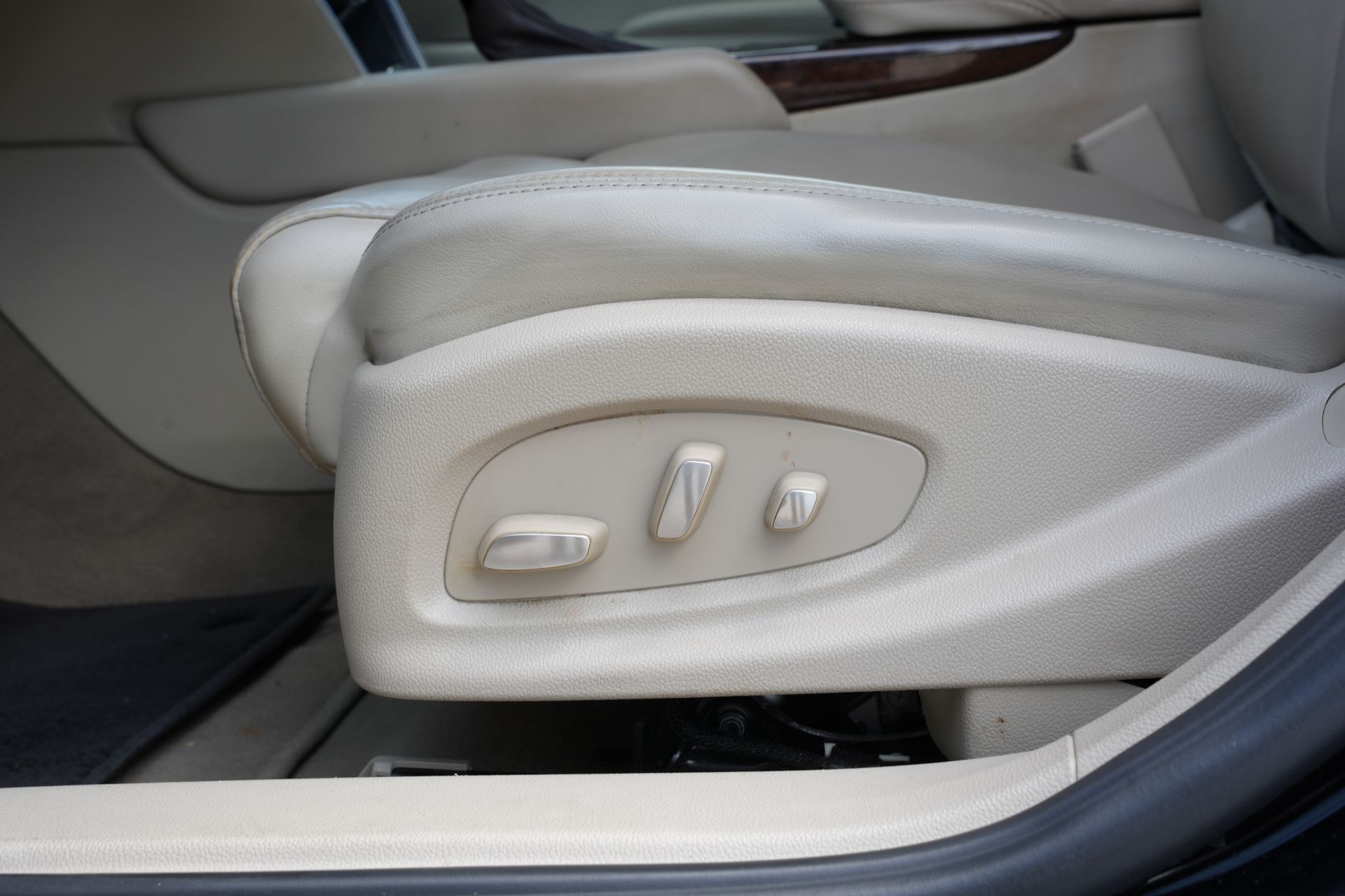 2016 Cadillac XTS Luxury Black at Tom Peacock Cadillac