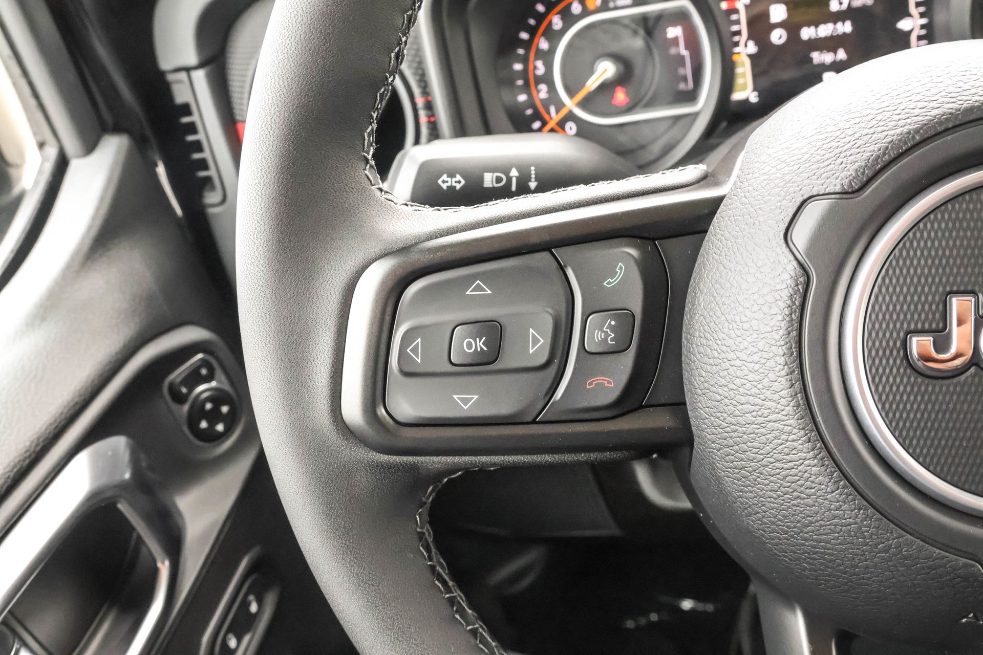 2025 JEEP GLADIATOR - Image 25