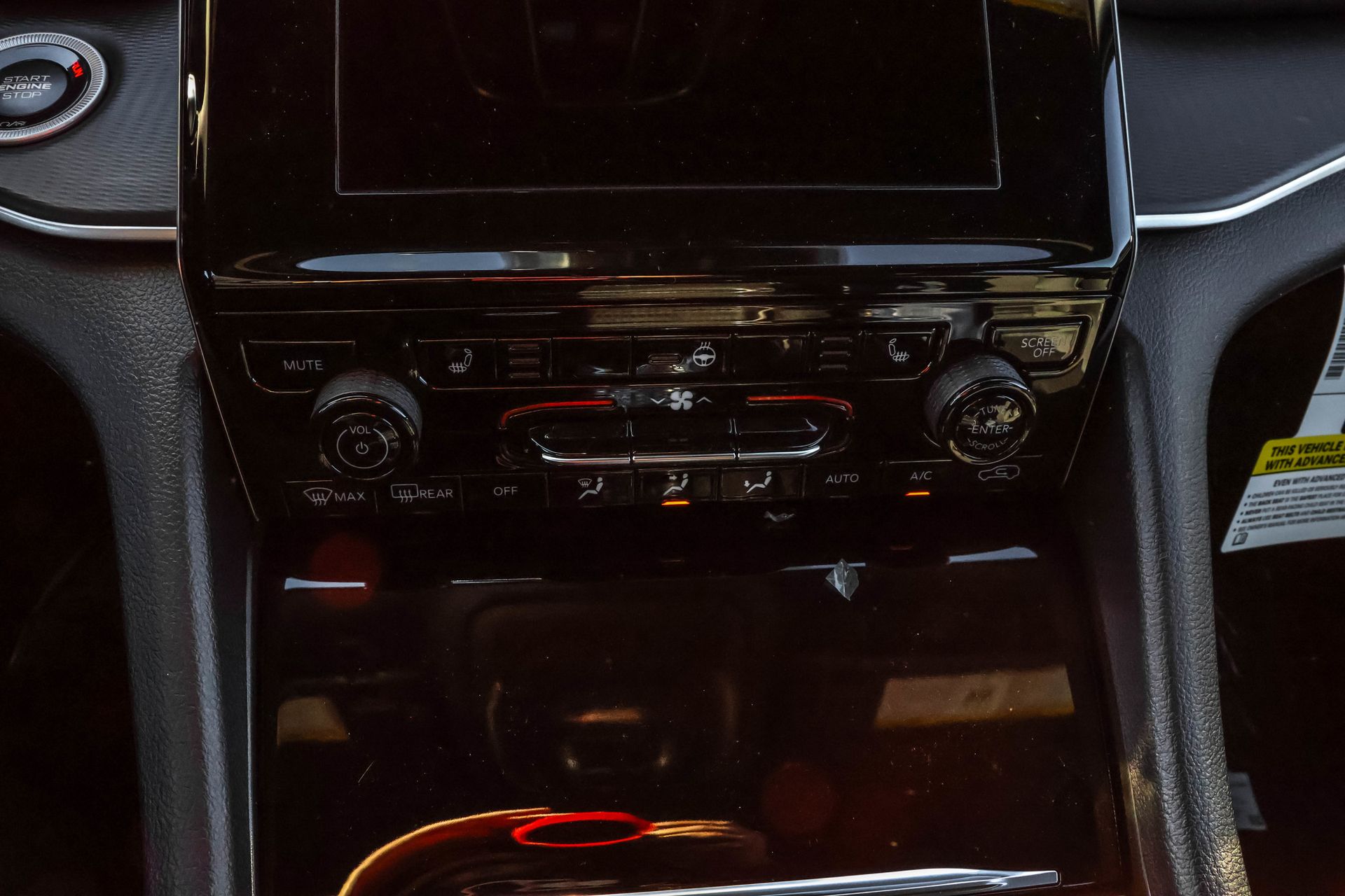 2025 JEEP GRAND CHEROKEE - Image 19