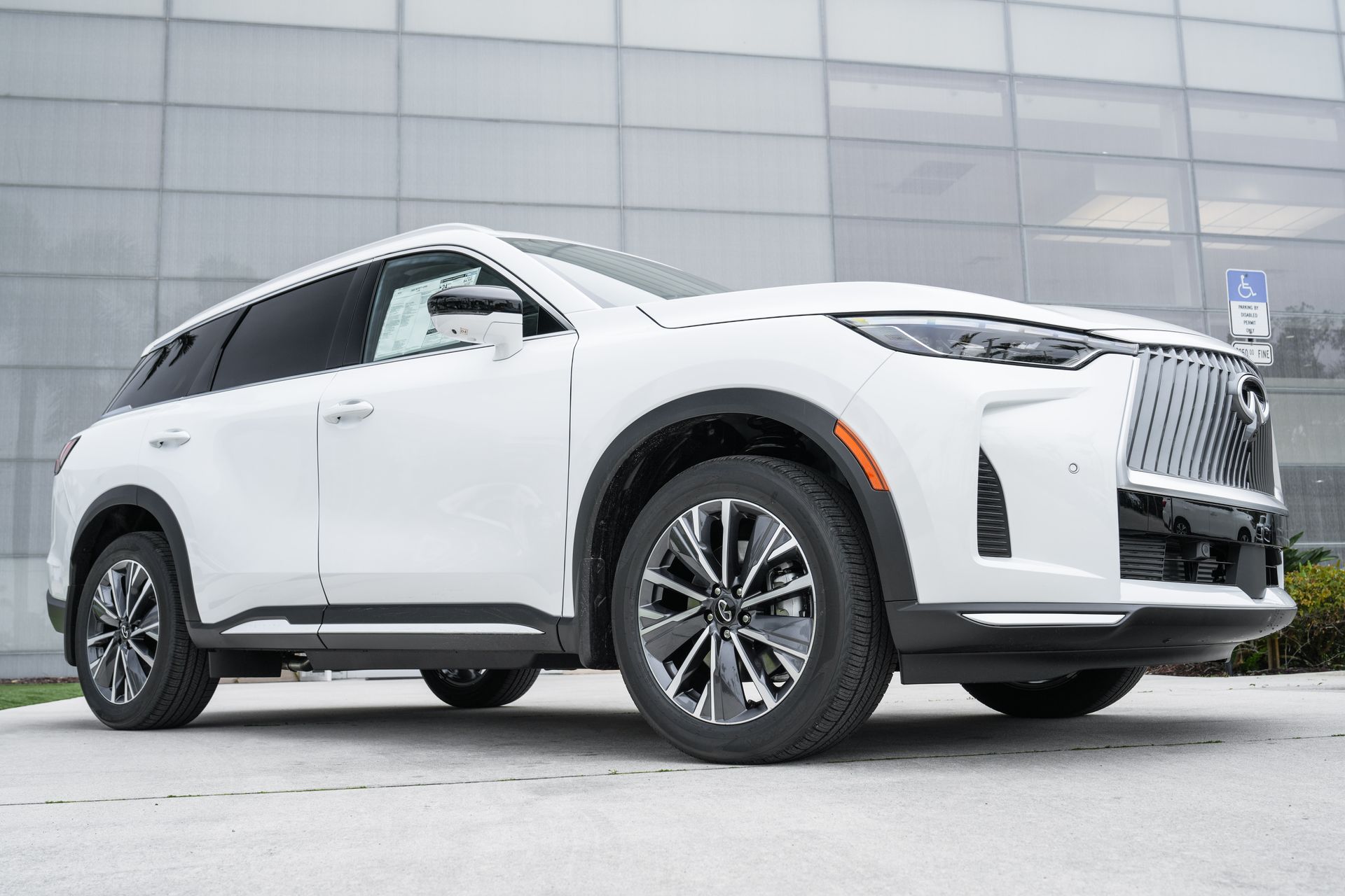 2026 INFINITI QX60 LUXE