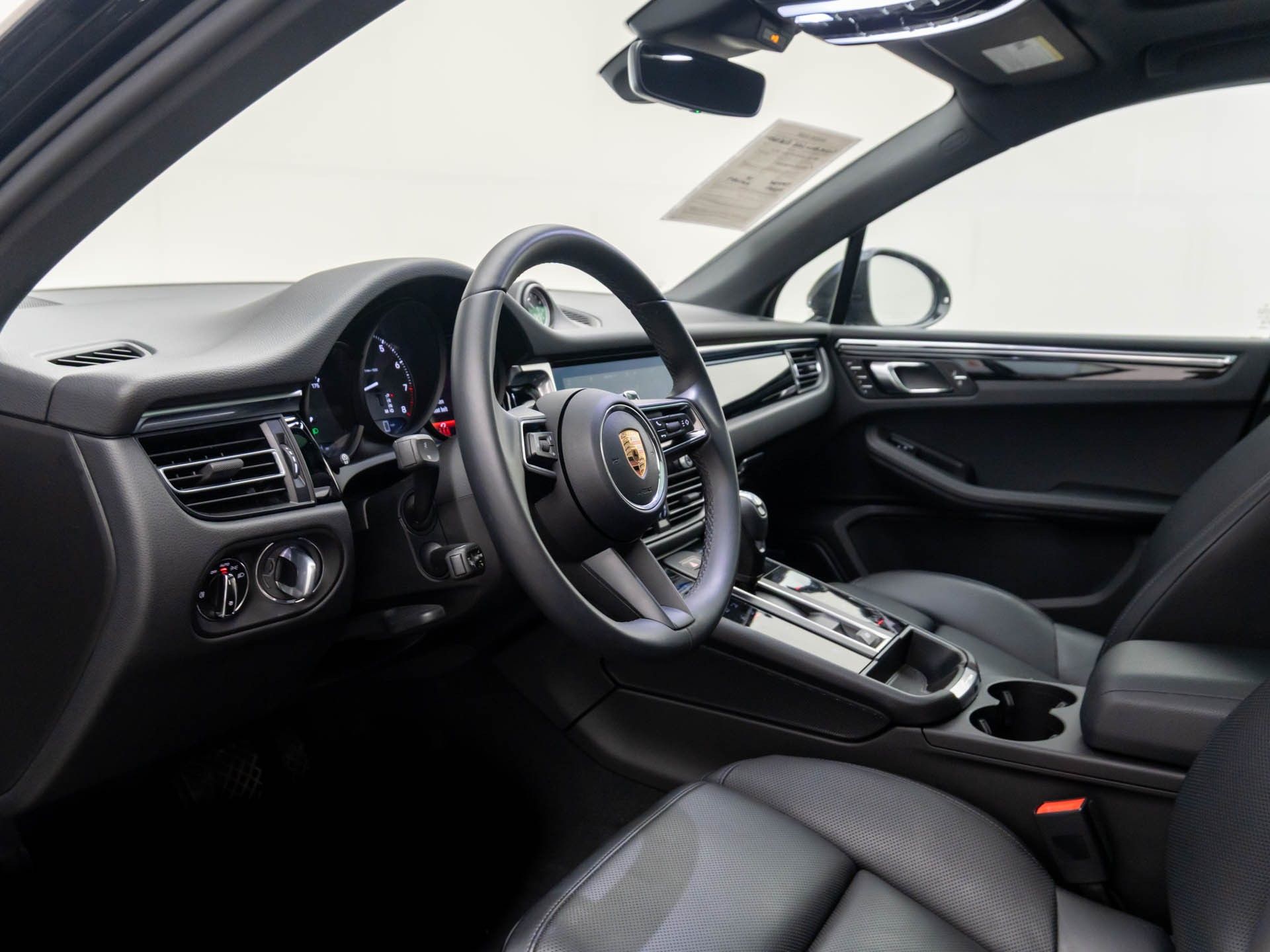 2024 Porsche Macan  photo