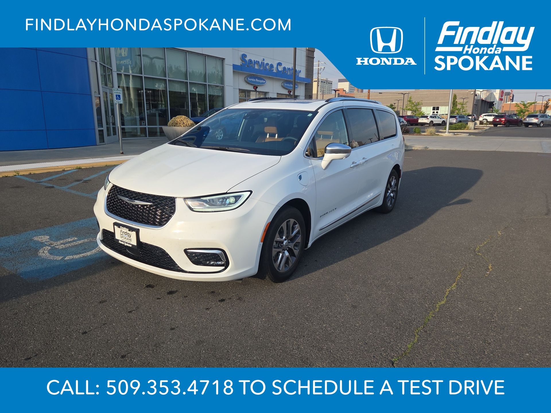 Bright White Clearcoat 2022 Chrysler Pacifica Hybrid Minivan Front-Wheel Drive Continuously Variable Transmission