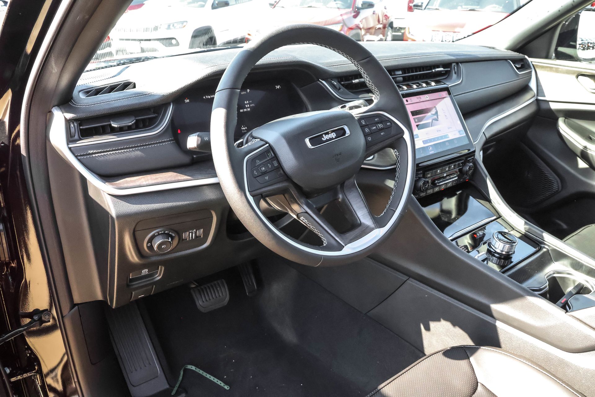 2025 JEEP GRAND CHEROKEE - Image 4