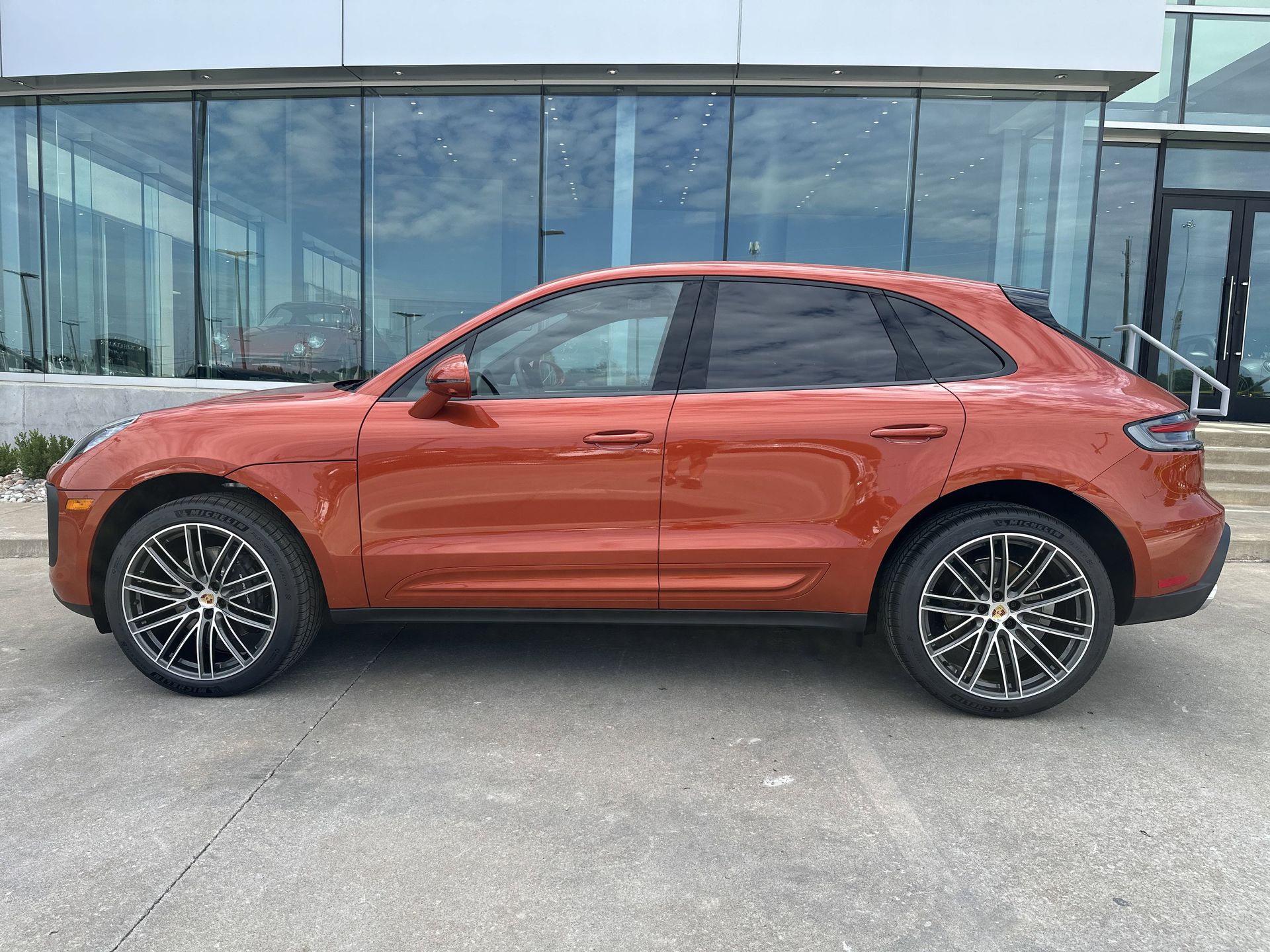 View vehicle photo 2