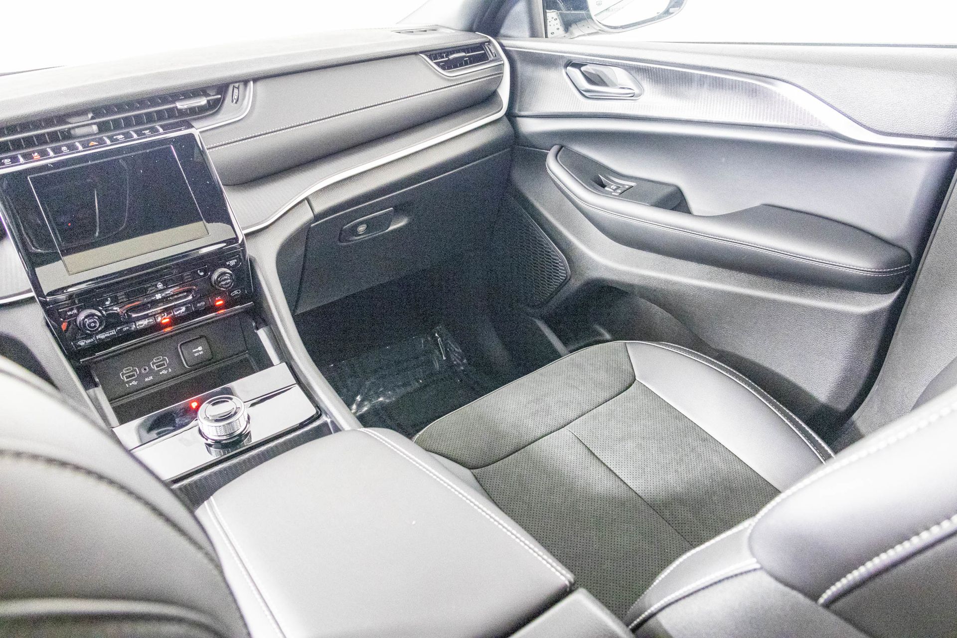 2025 JEEP GRAND CHEROKEE - Image 32