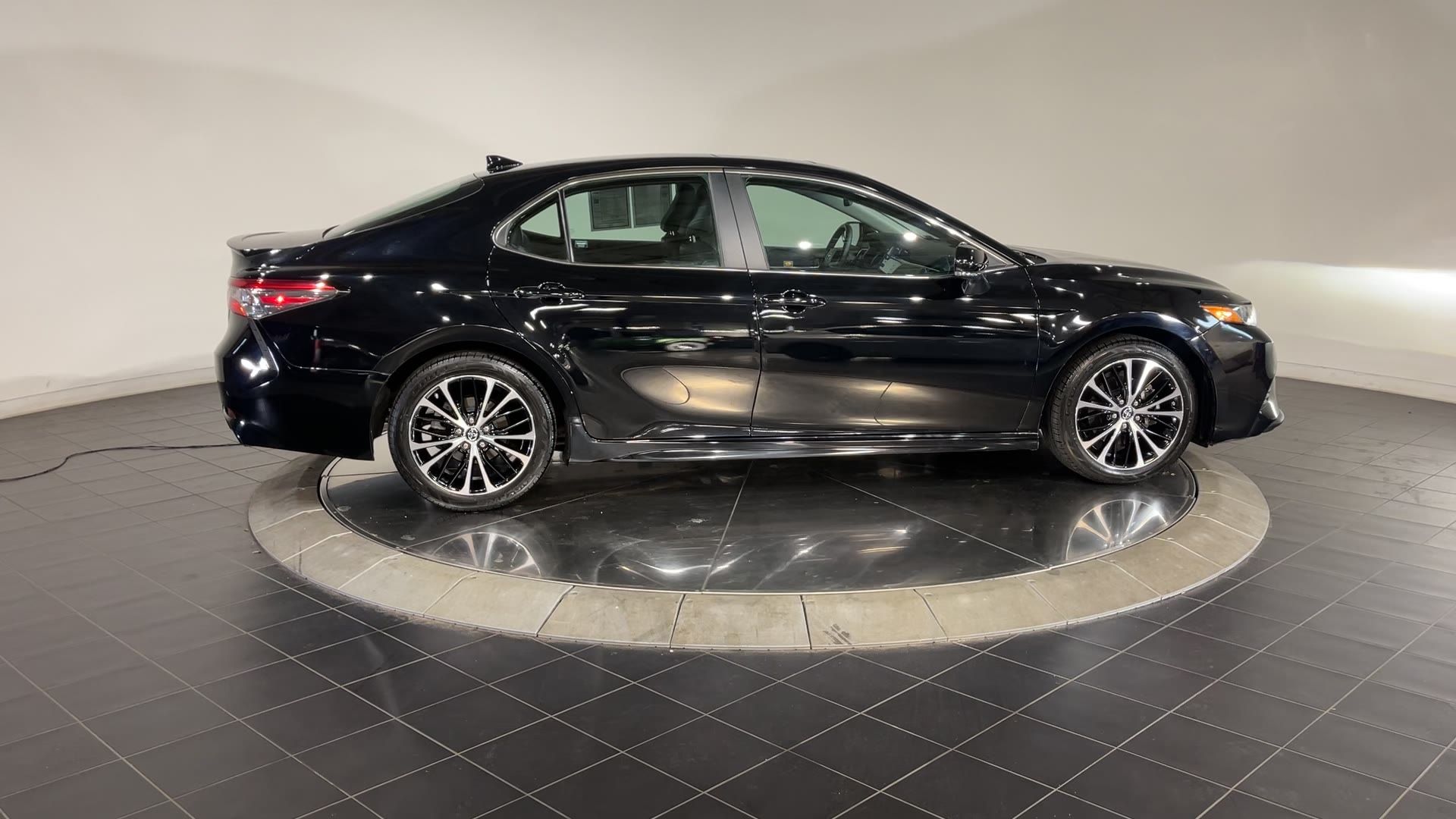 2018 Toyota Camry SE 11