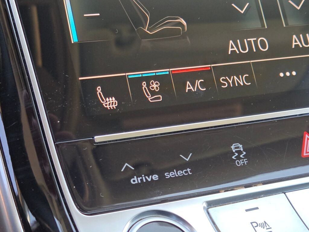 2022 Audi A8 L 55 Quattro photo 32