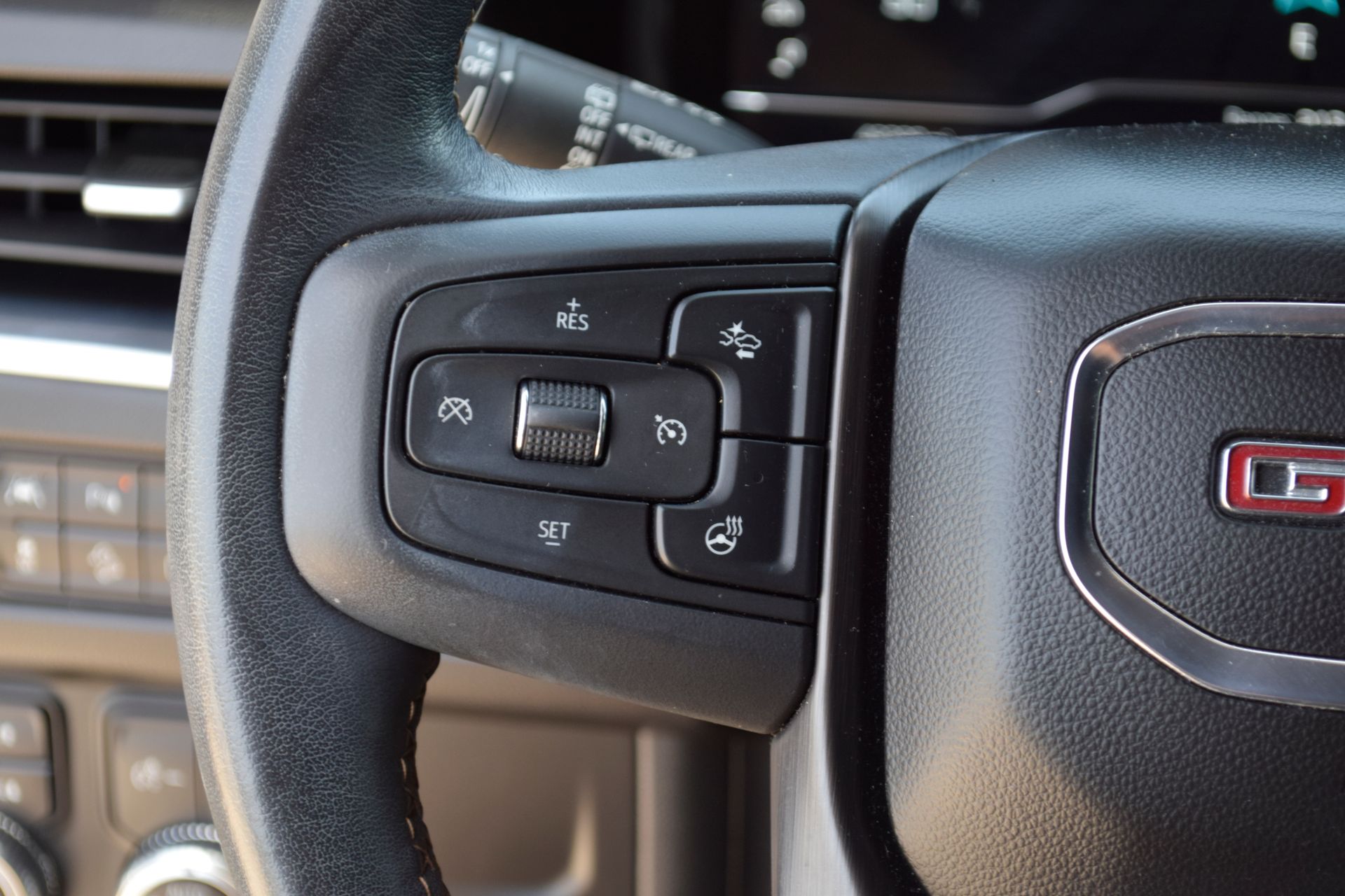 2022 GMC Yukon AT4 - 7