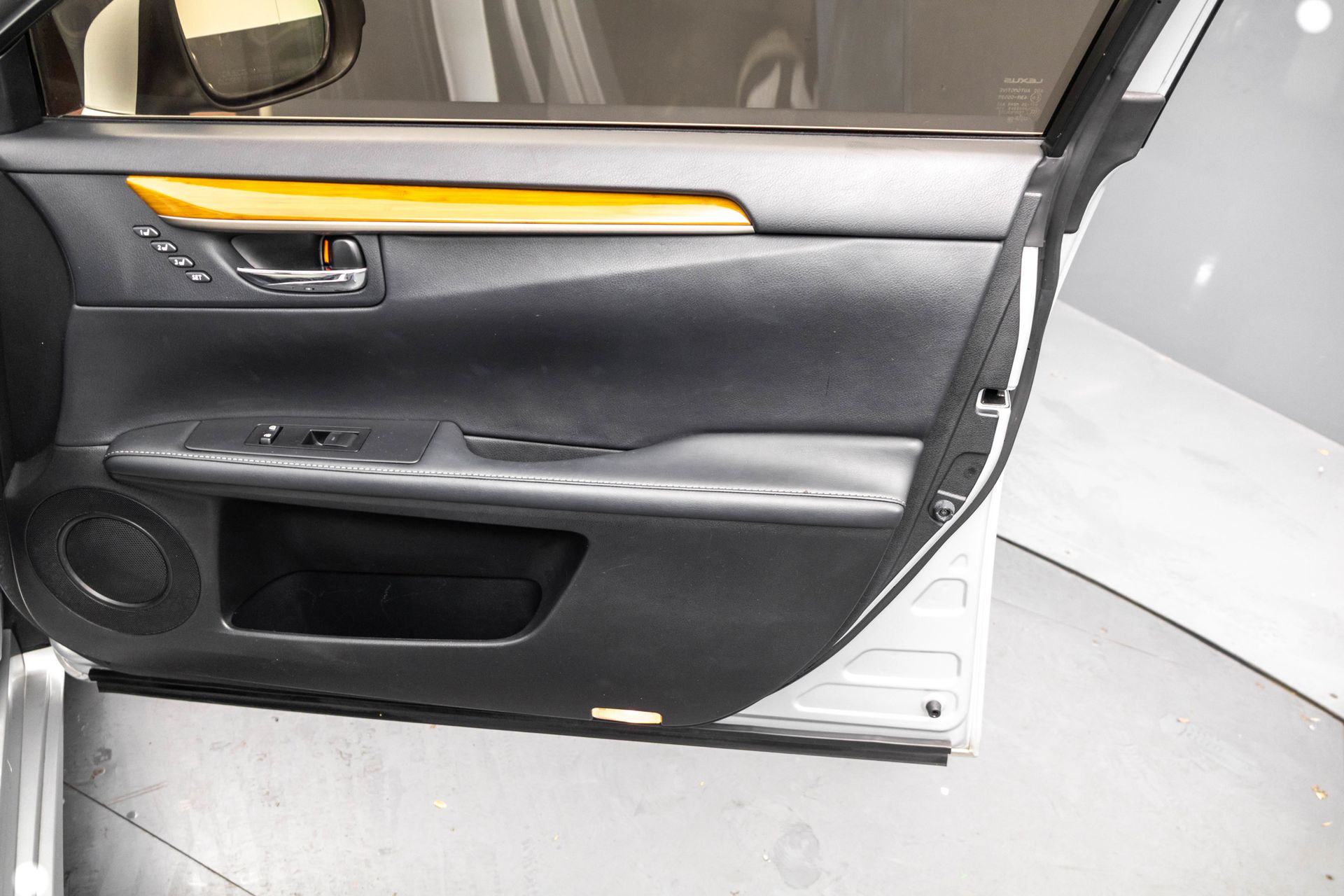 2014 LEXUS ES - Image 40