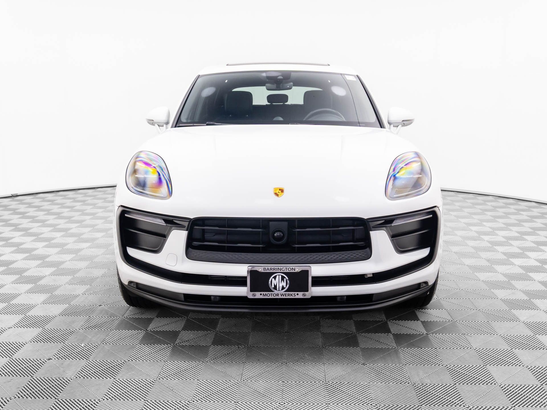 2023 Porsche Macan photo