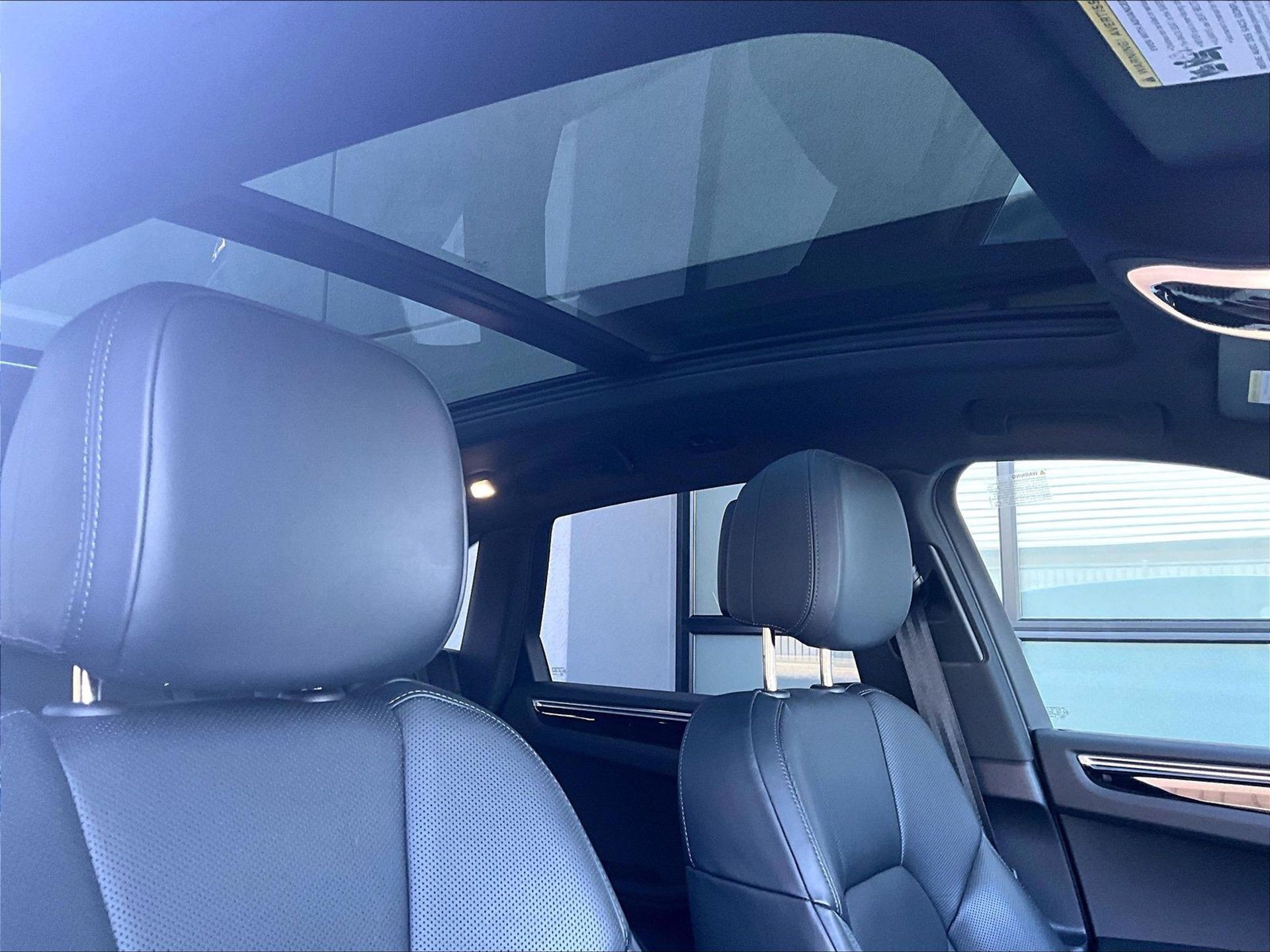 2023 Macan picture #17