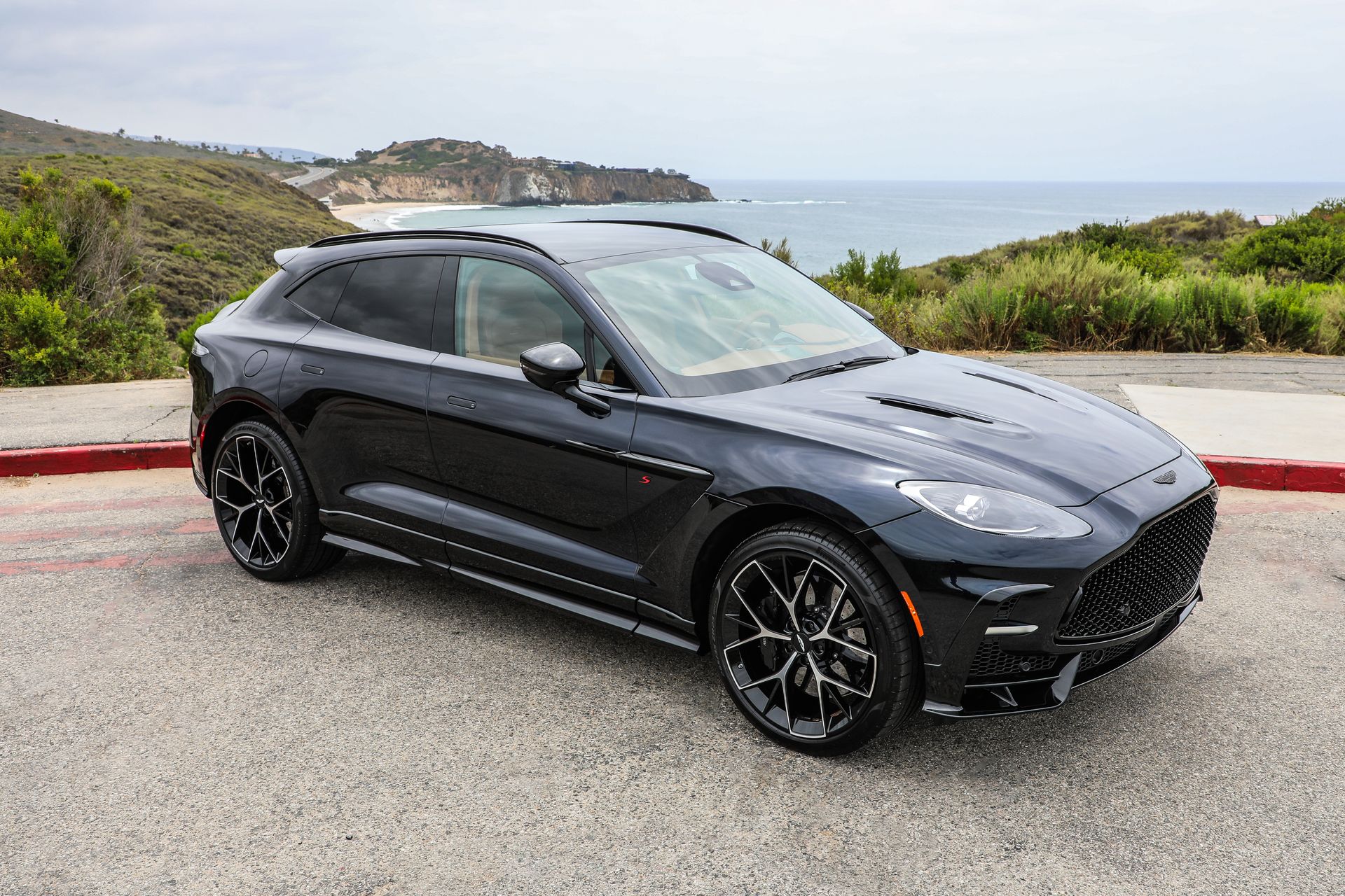 2026 Aston Martin DBX 4.0 V8 S AWD's photo