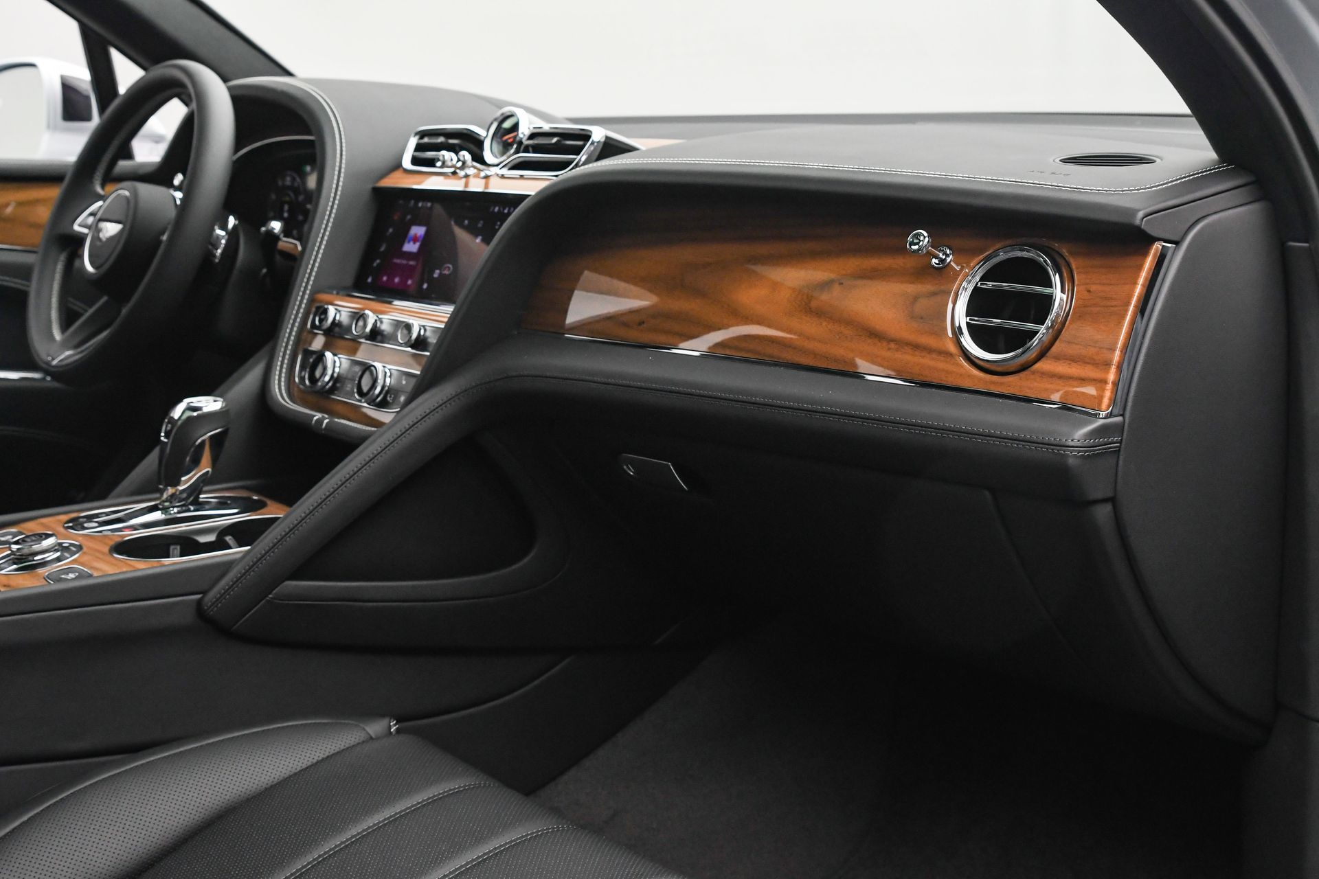 2025 Bentley Bentayga - Photo 20