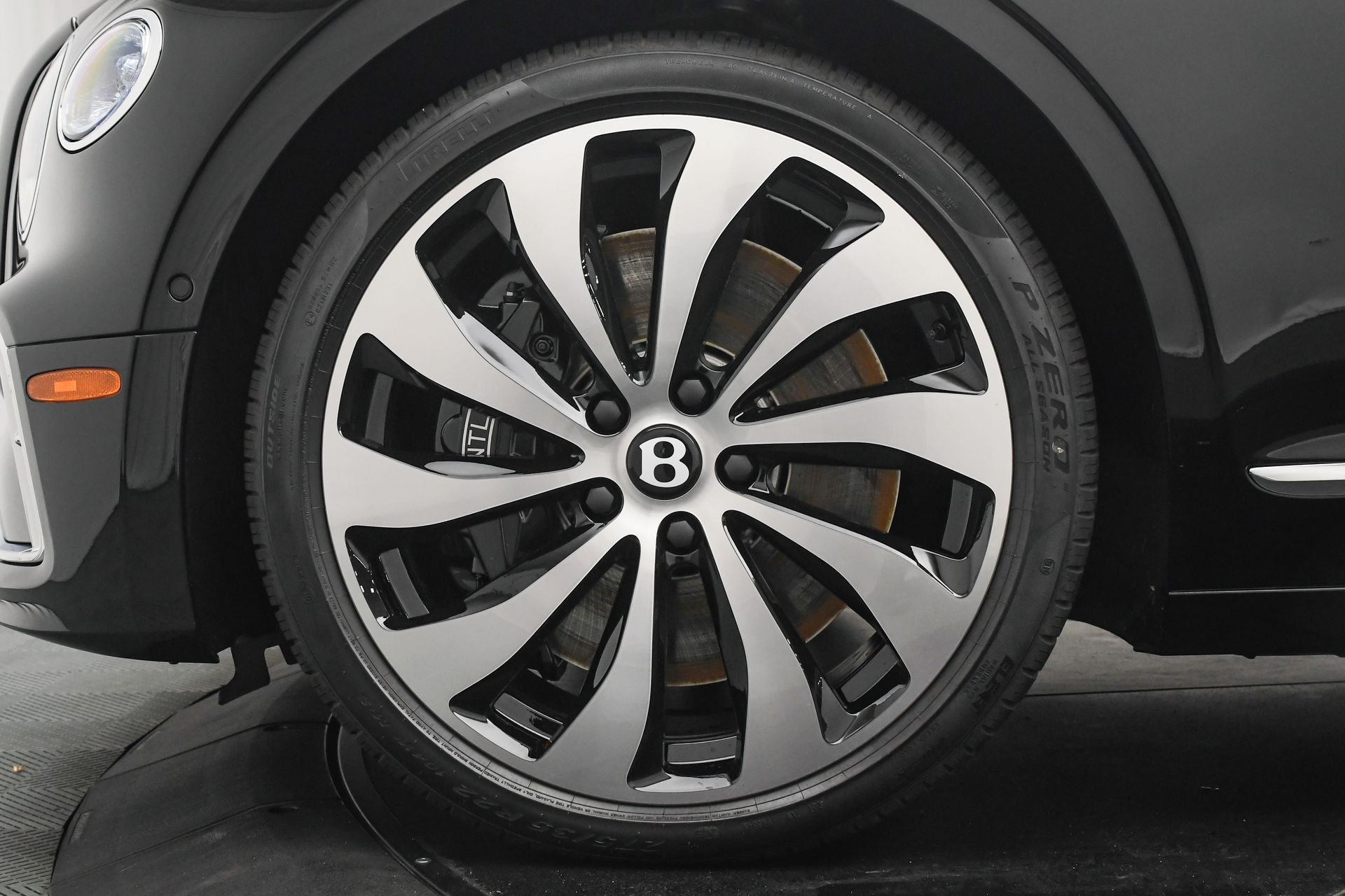 2026 Bentley Flying Spur - Photo 6