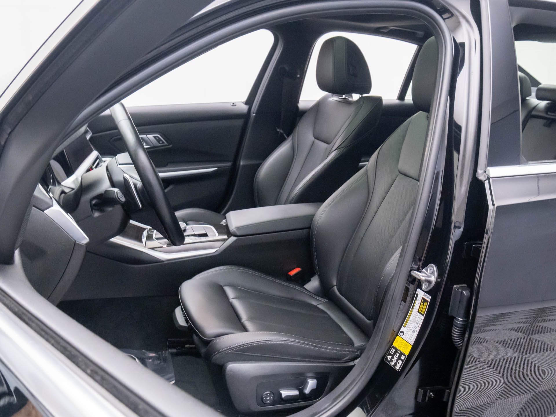 2022 BMW 3-Series 330i xDrive photo