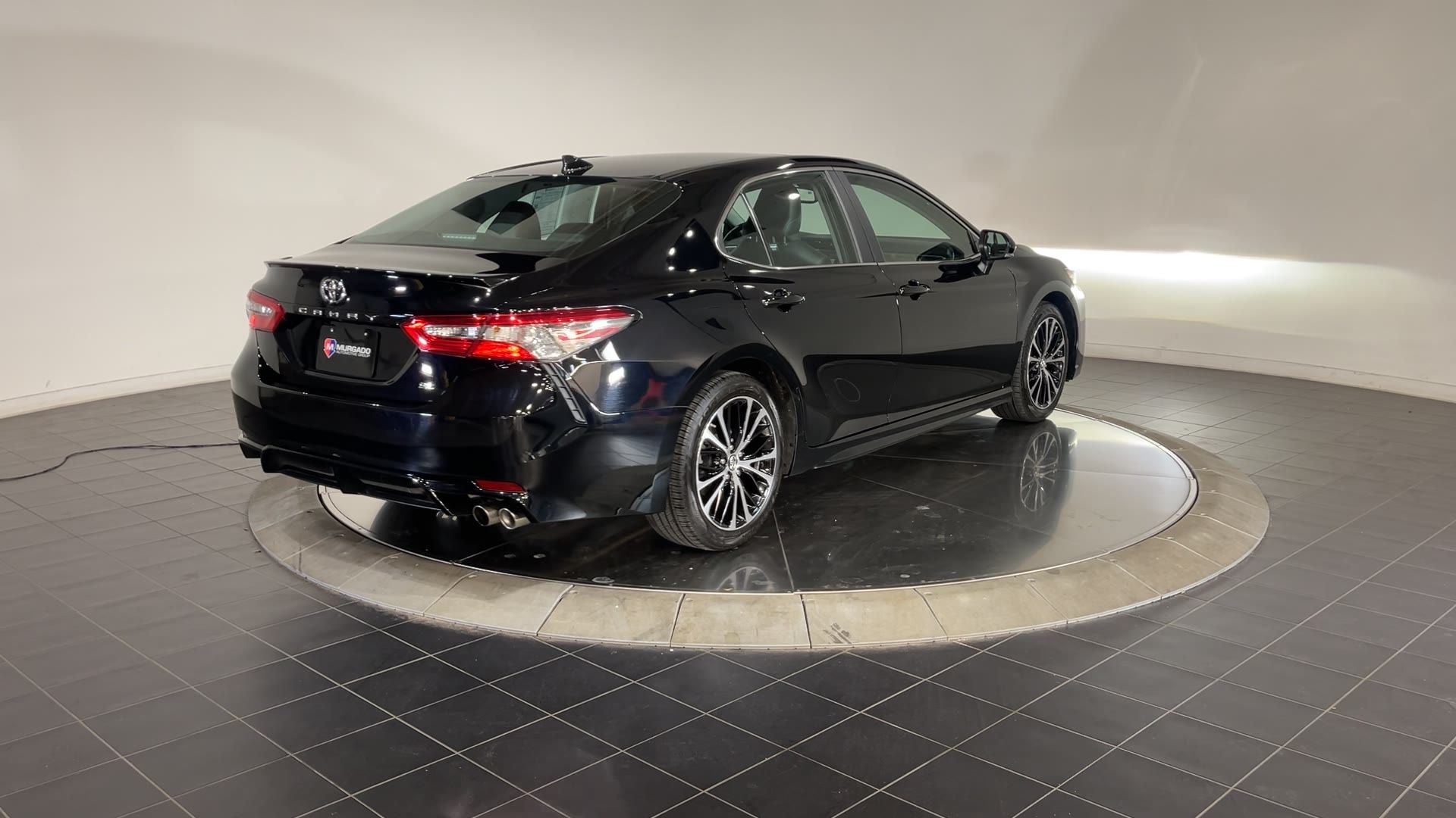 2018 Toyota Camry SE 10