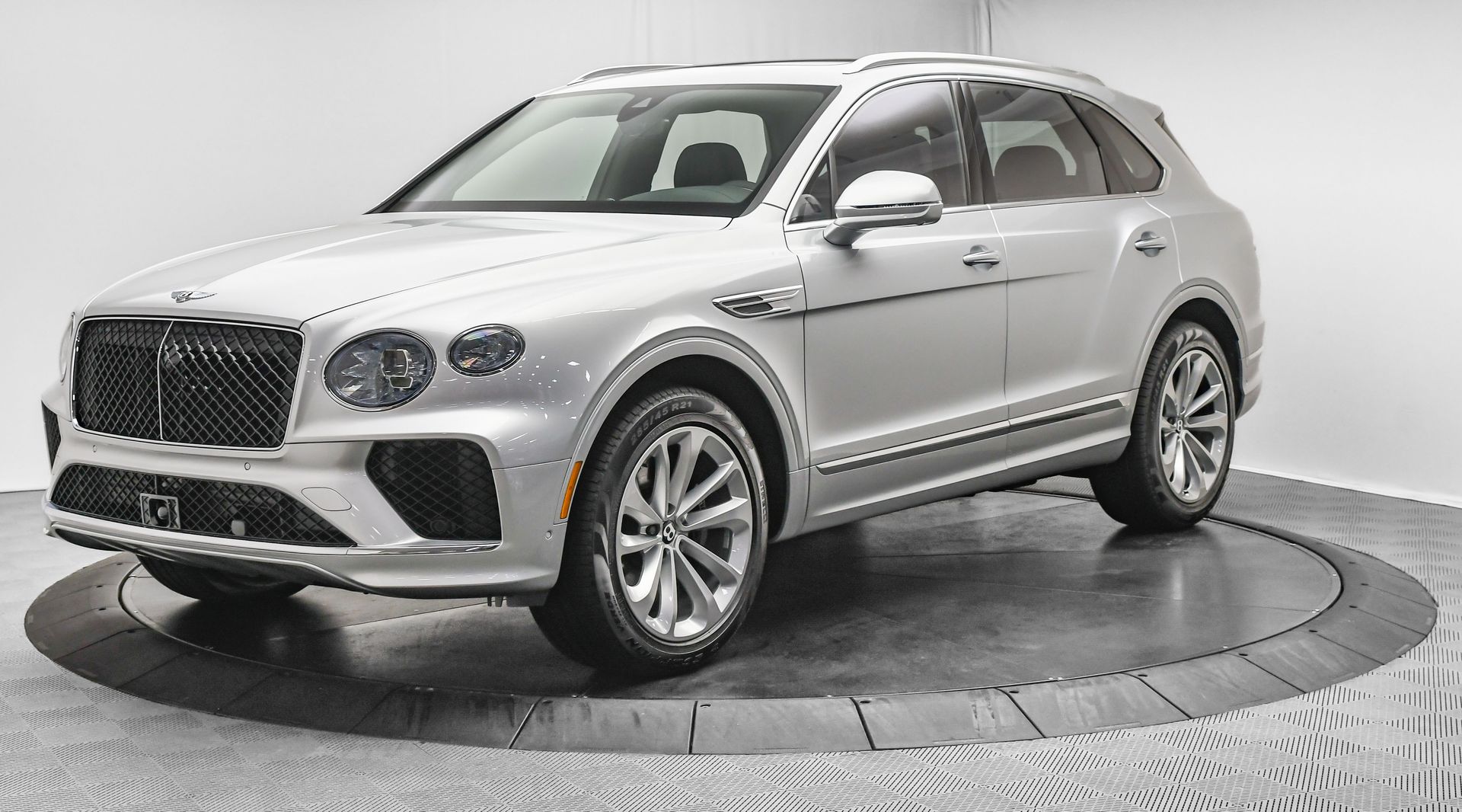 2025 Bentley Bentayga - Photo 8