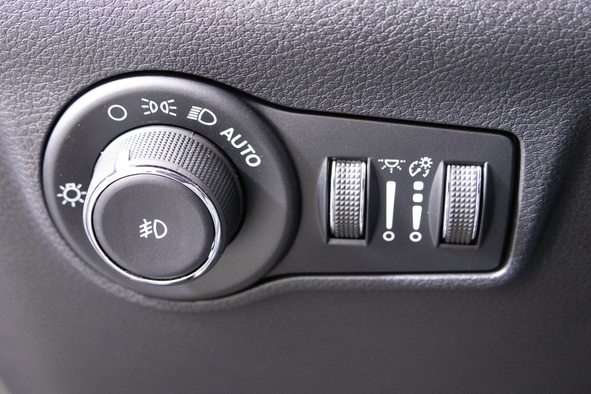 2026 JEEP COMPASS - Image 18