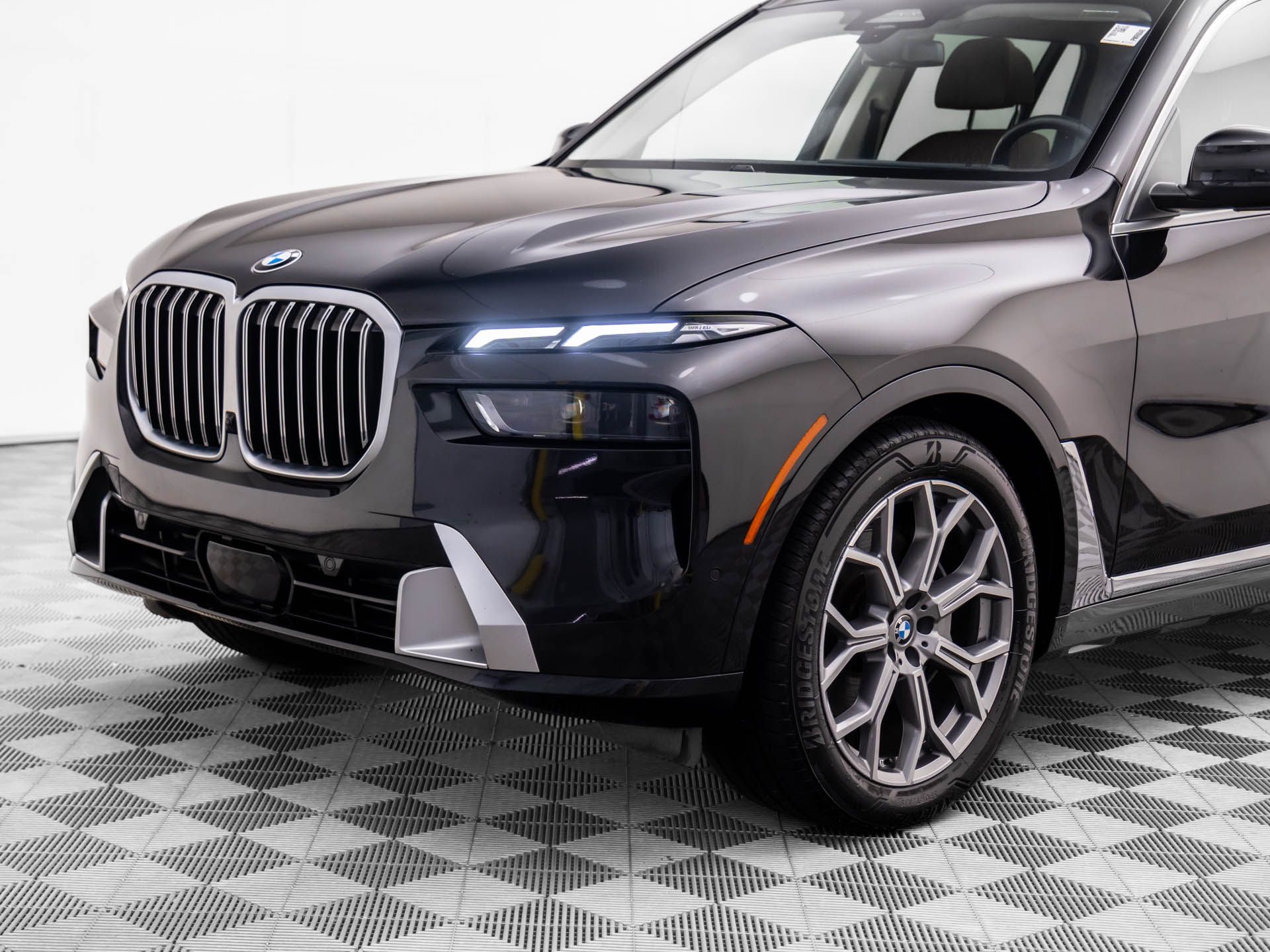 2023 BMW X7 xDrive40i photo