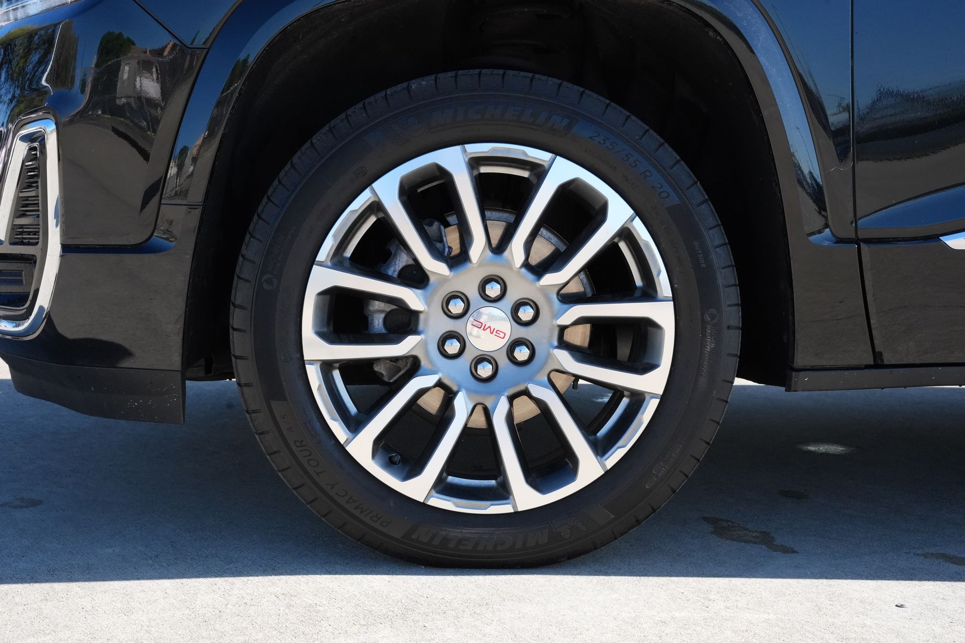 2023 GMC Acadia Denali Black at AutoSavvy Houston Southwest