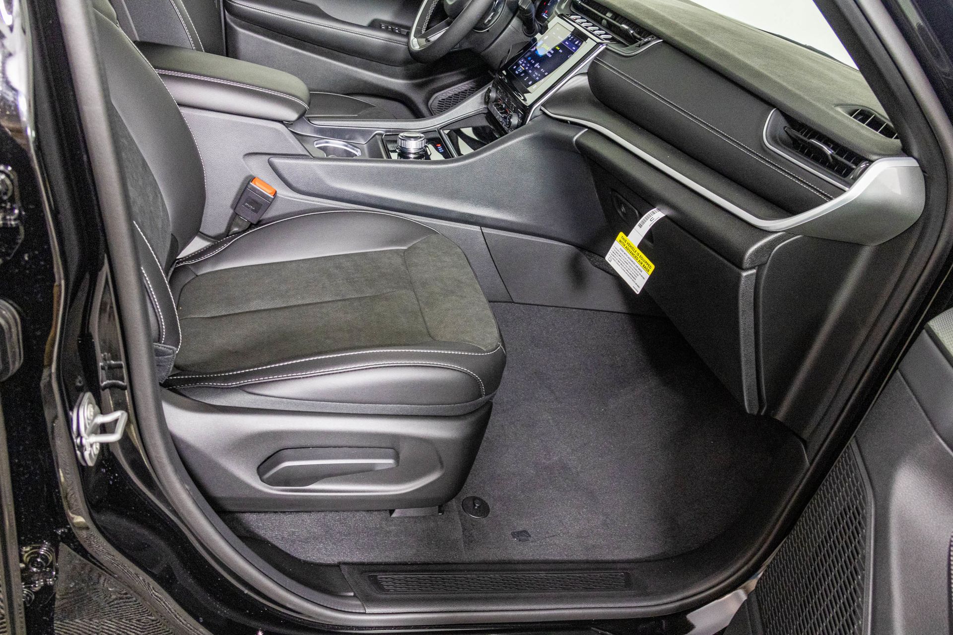 2025 JEEP GRAND CHEROKEE L - Image 37