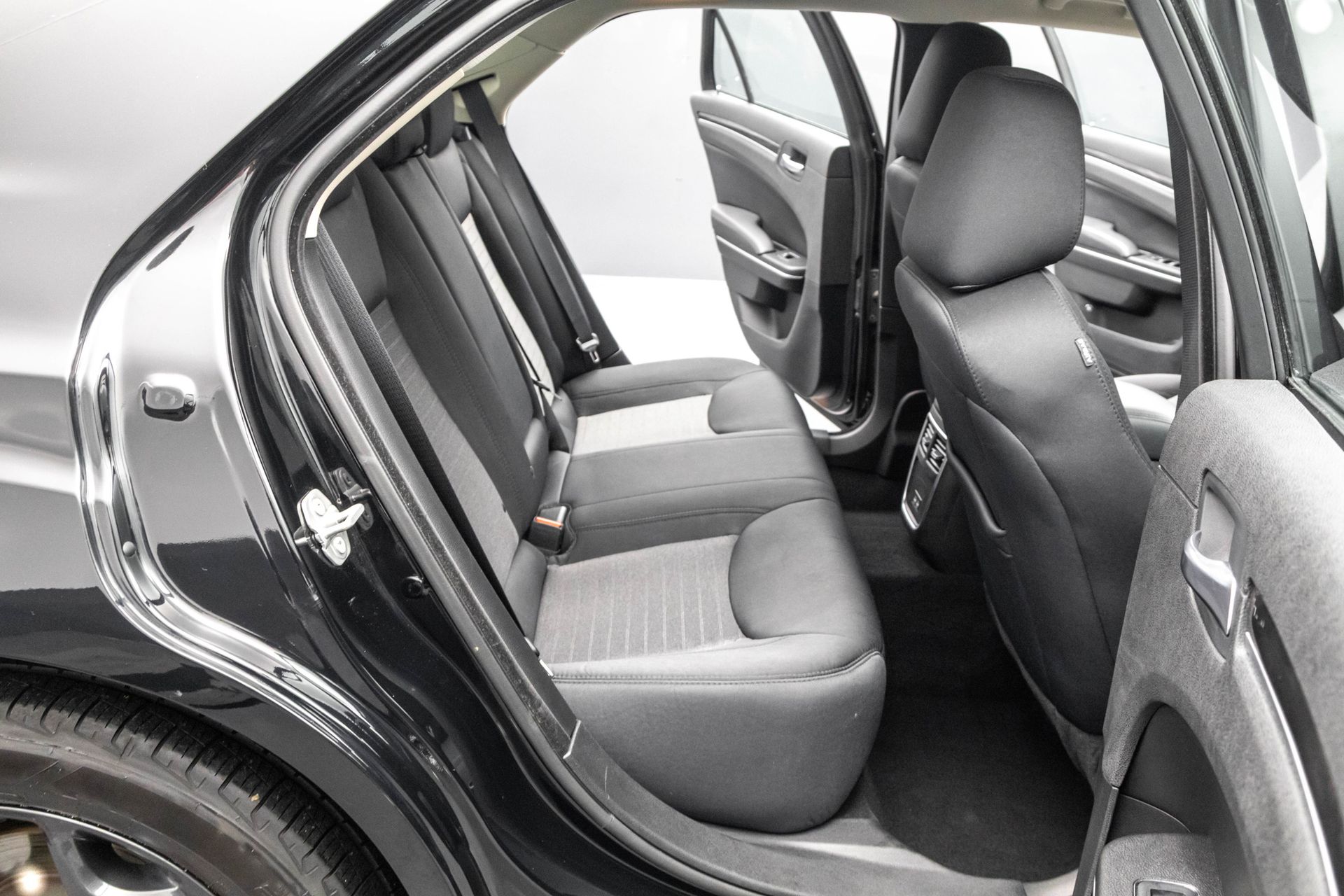 2022 CHRYSLER 300 - Image 32