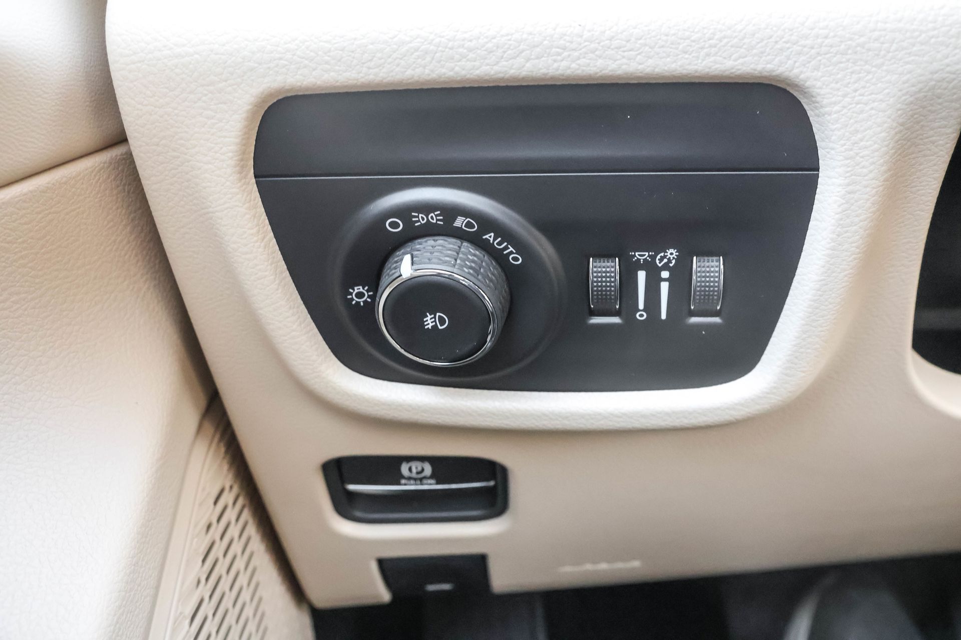 2025 JEEP GRAND CHEROKEE - Image 29