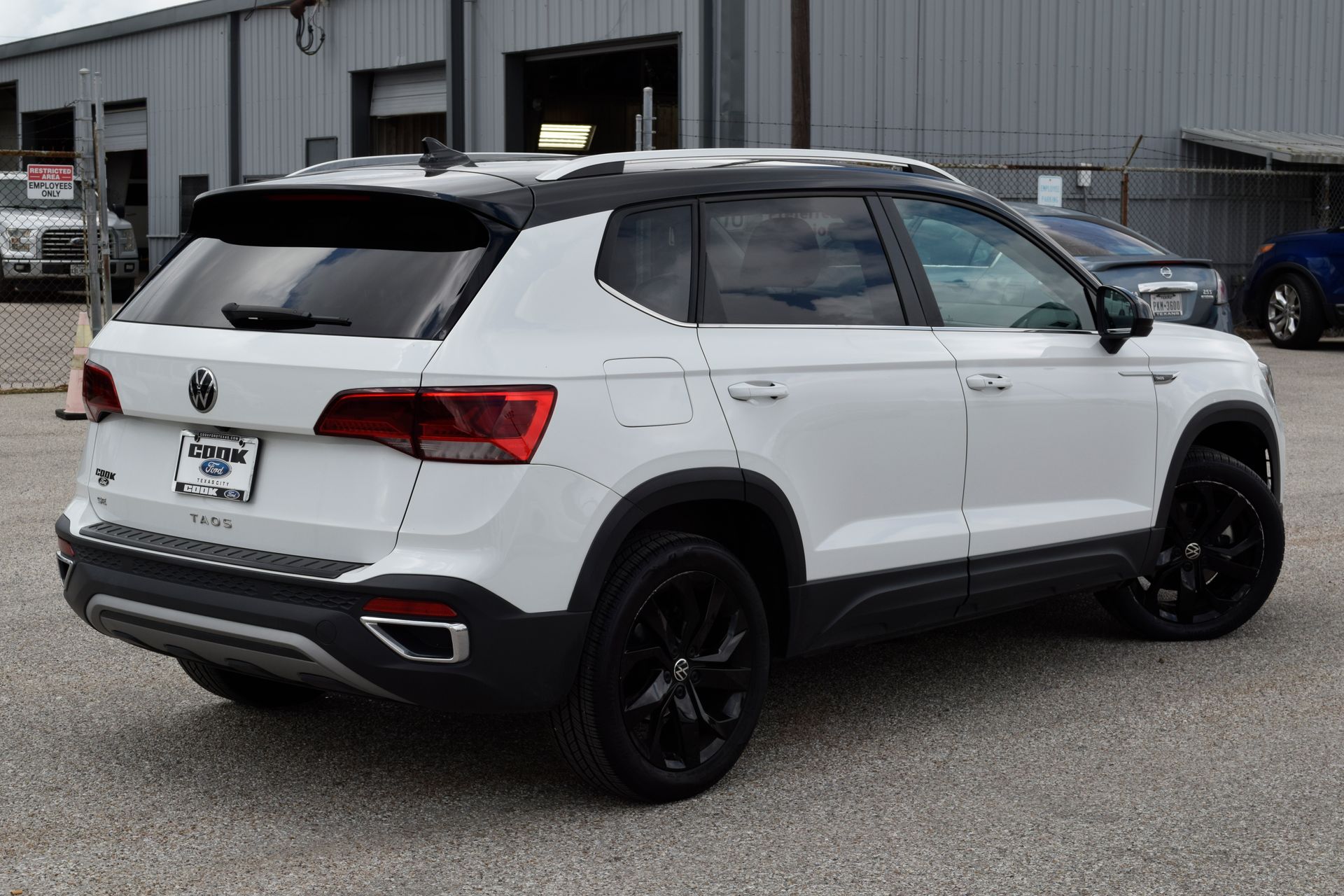 2024 Volkswagen Taos 1.5T SE White at Texan Dodge Chrysler Jeep Ram