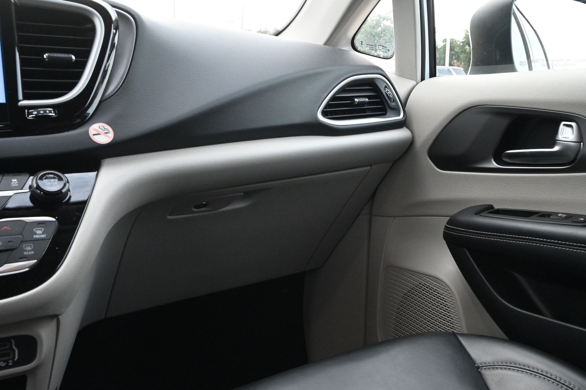 2023 Chrysler Pacifica Touring L White at Durrett Motor Company