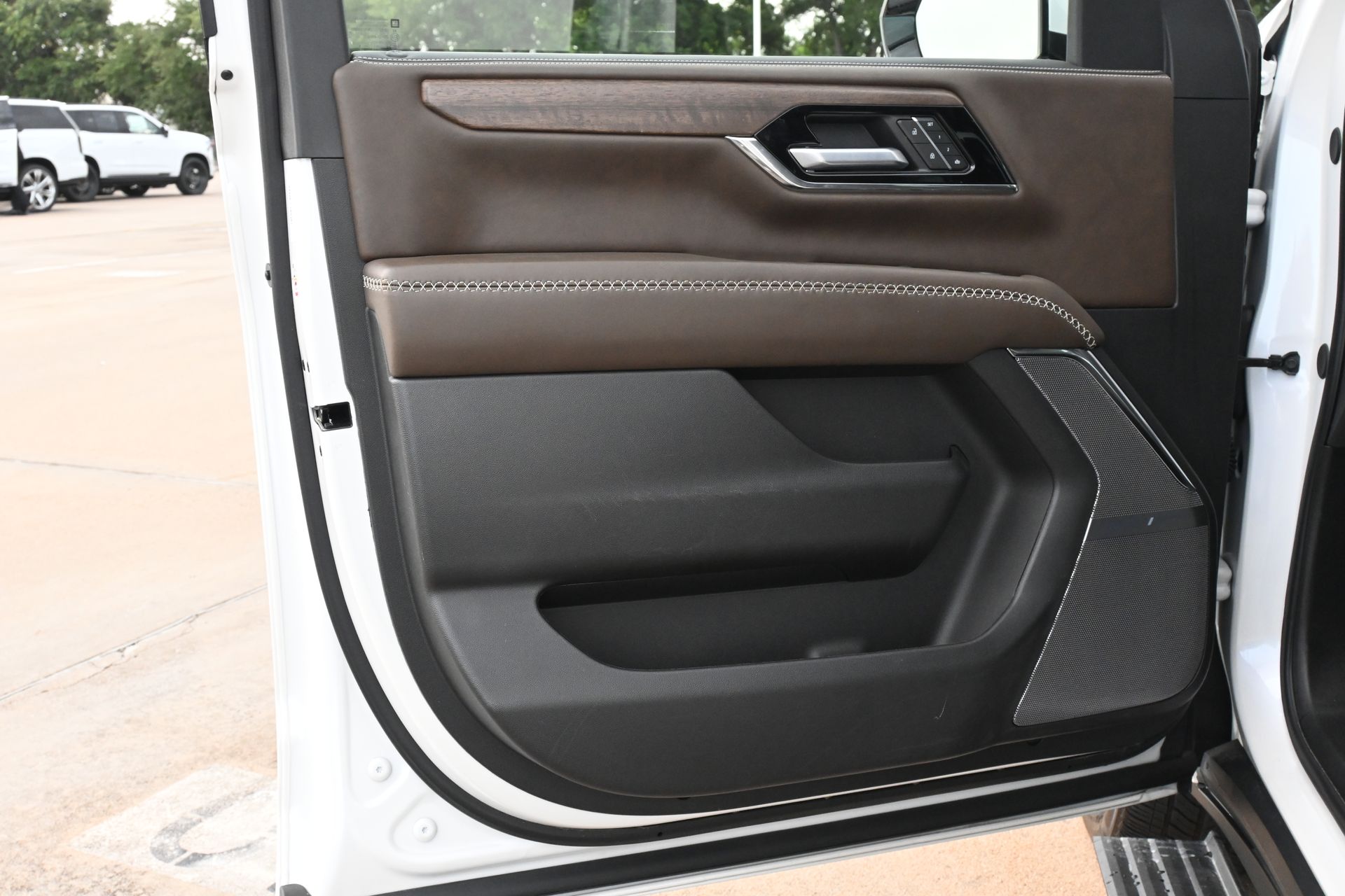 2025 GMC Yukon Denali Ultimate White at Community Honda