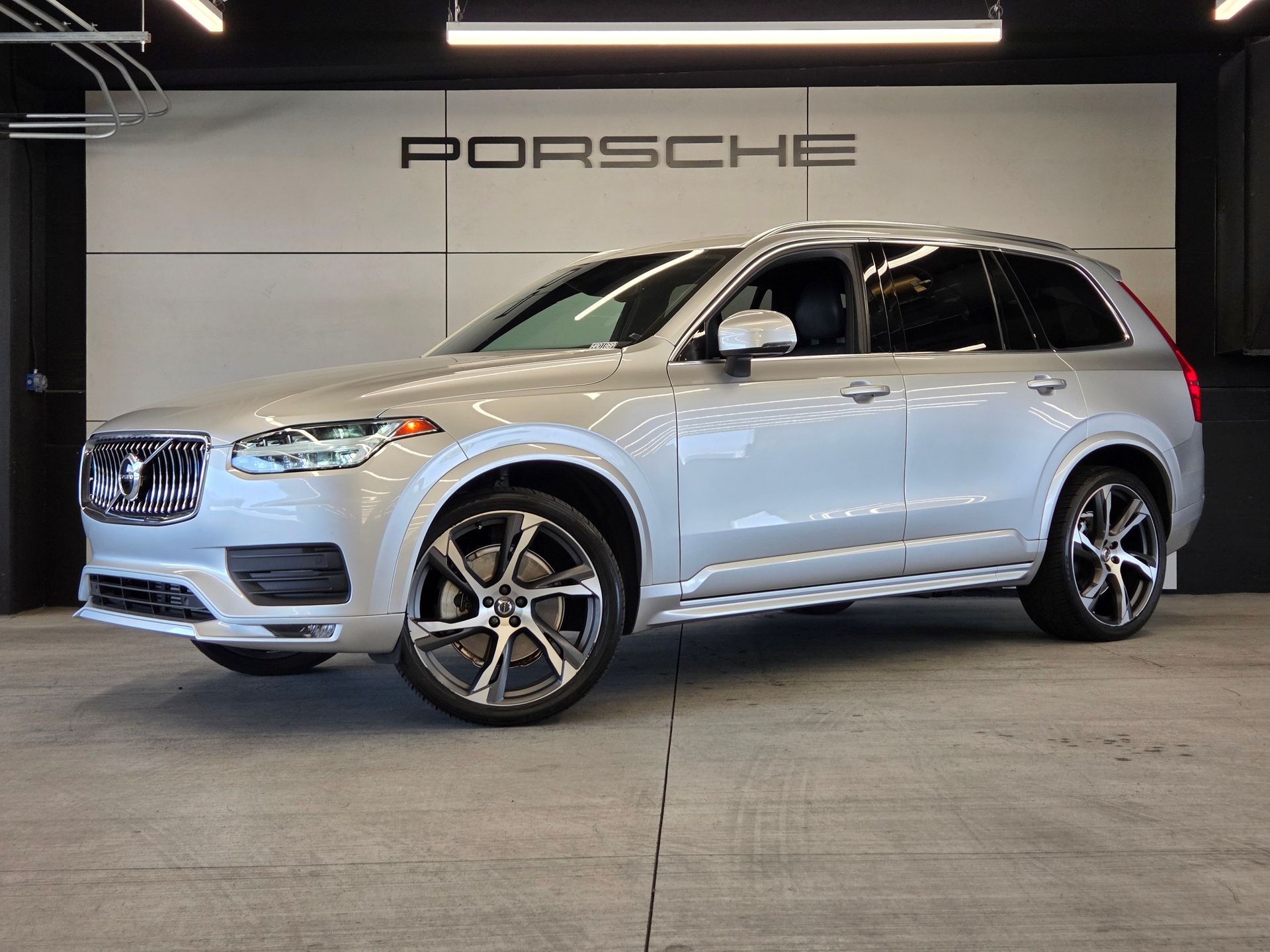 2020 Volvo XC90 T5 Momentum AWD