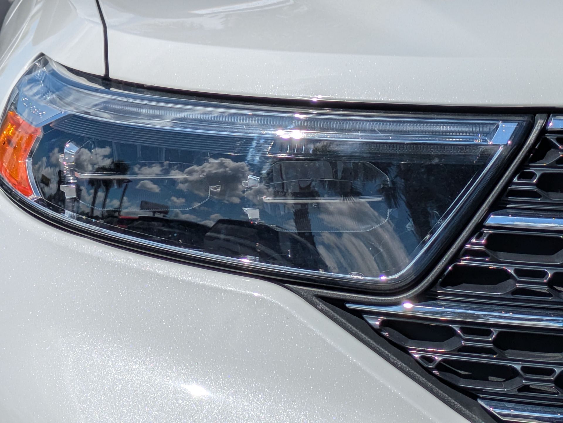 2023 Ford Explorer XLT White at Jones Ford