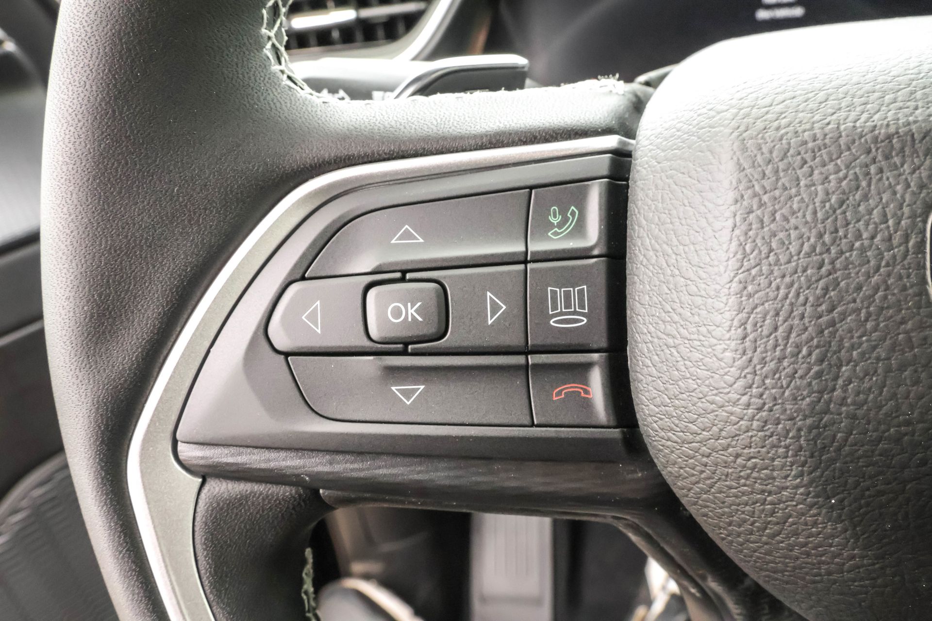 2025 JEEP GRAND CHEROKEE - Image 25