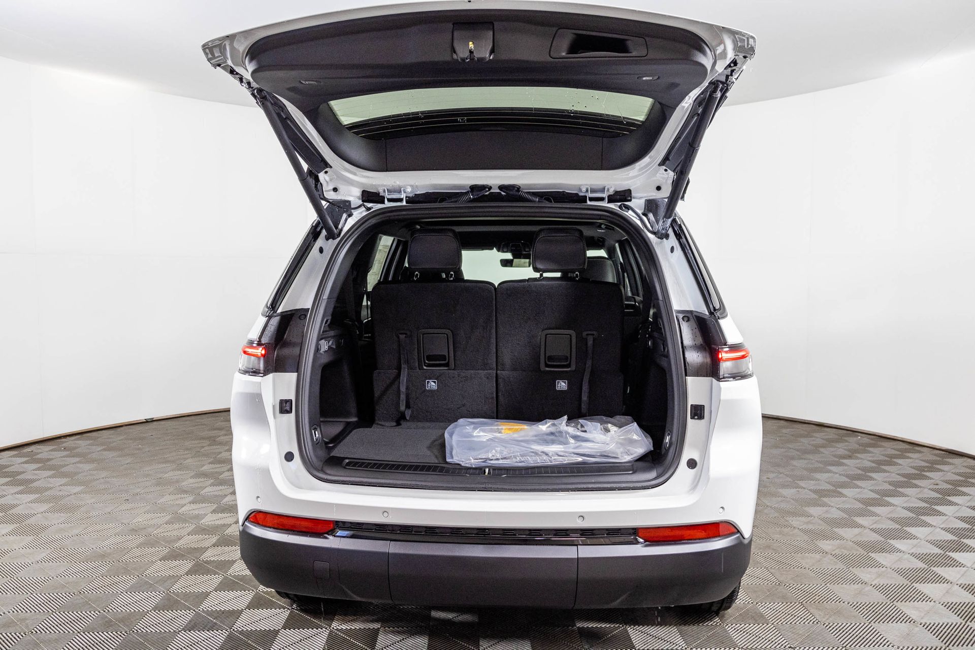 2025 JEEP GRAND CHEROKEE L - Image 36