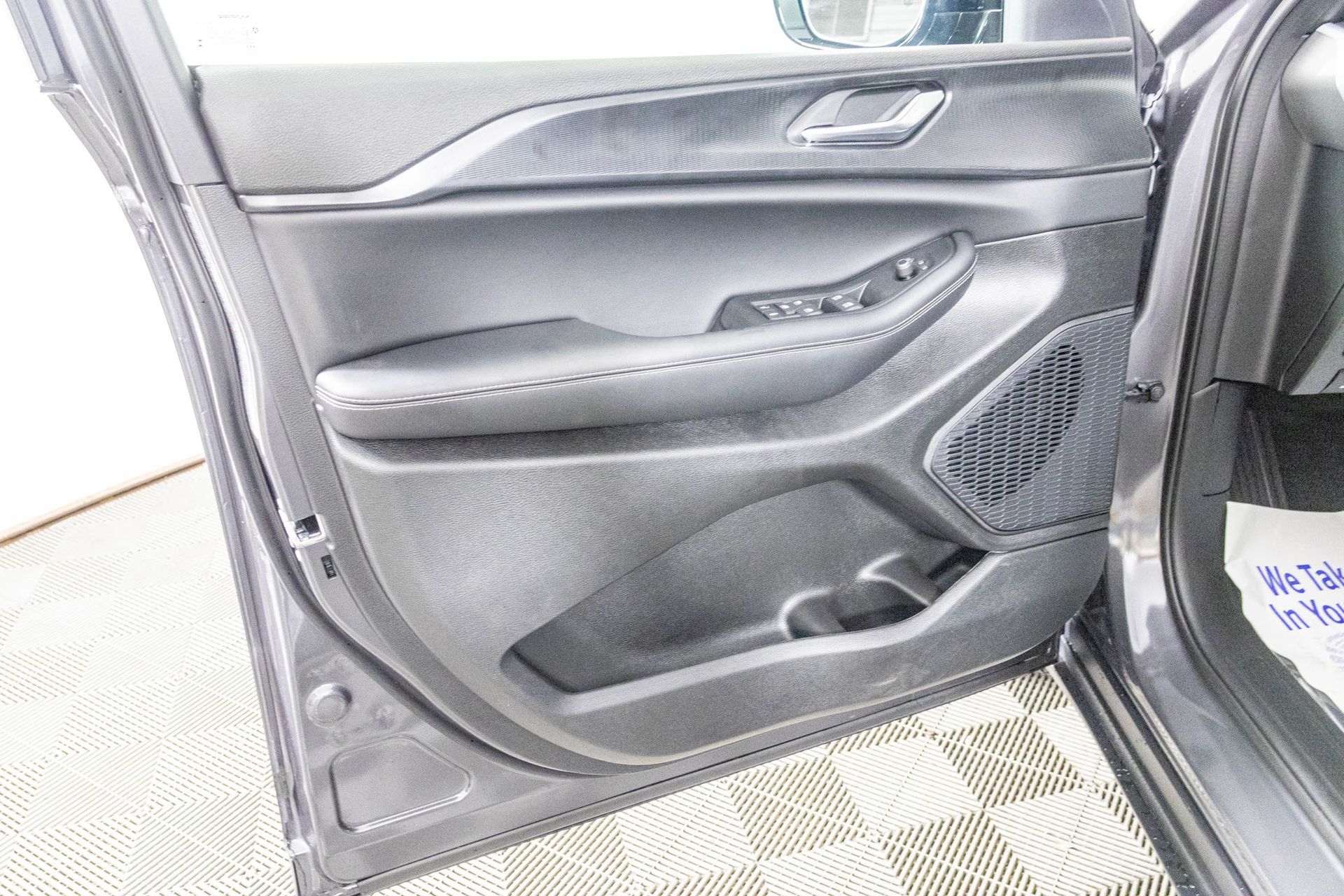 2025 JEEP GRAND CHEROKEE - Image 14