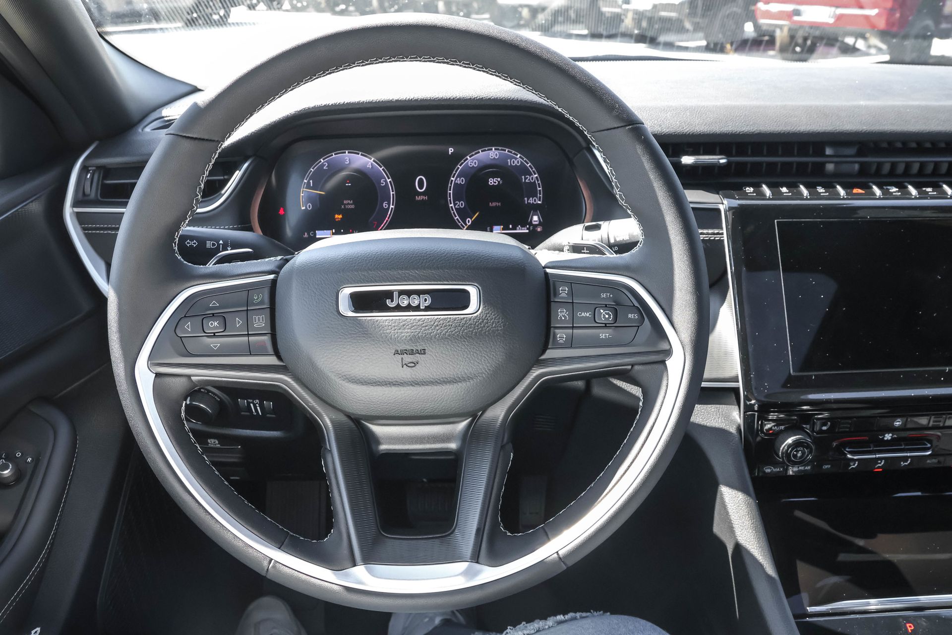 2025 JEEP GRAND CHEROKEE - Image 28