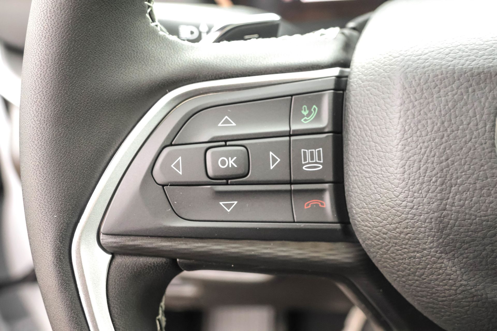 2025 JEEP GRAND CHEROKEE - Image 26