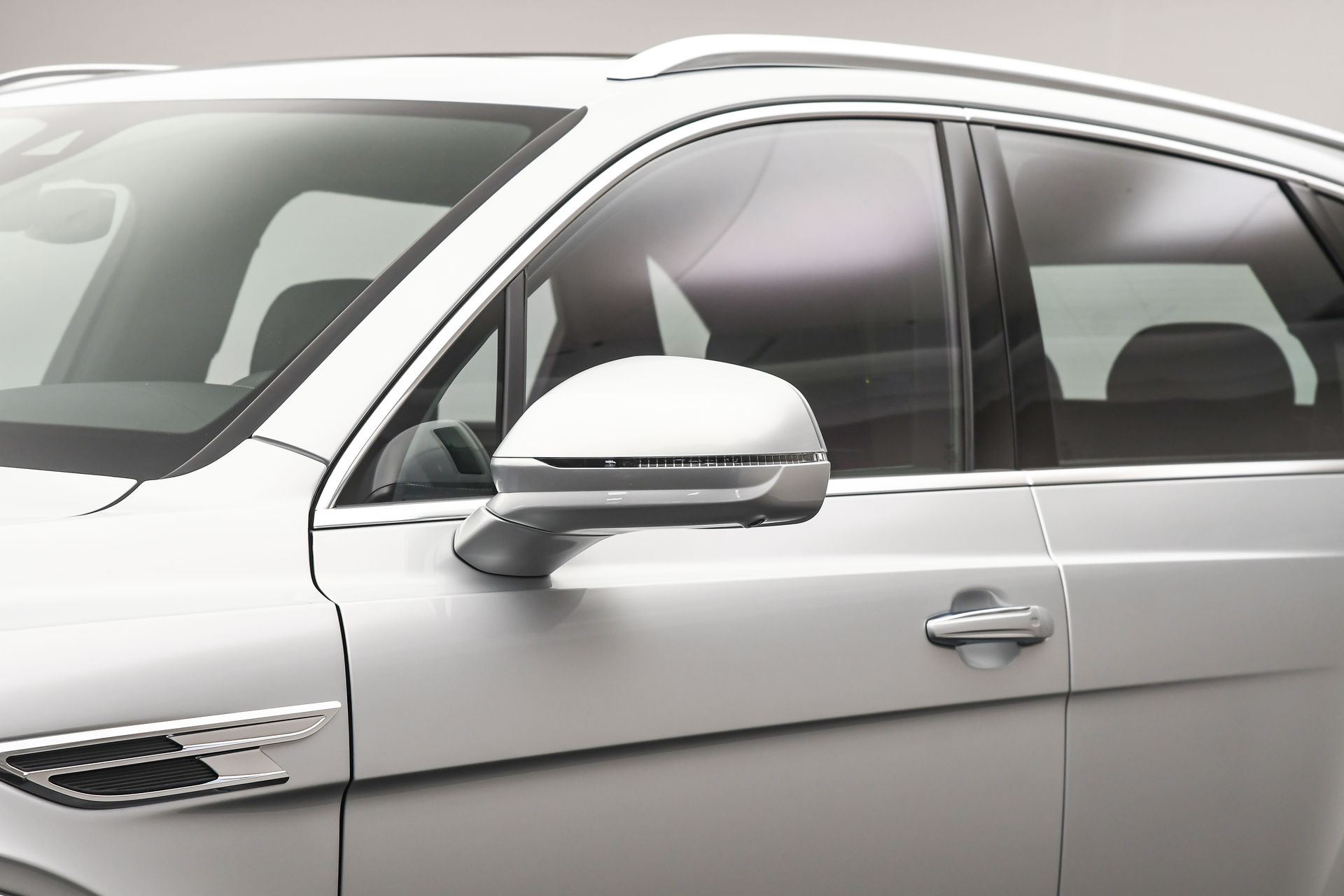 2025 Bentley Bentayga - Photo 14