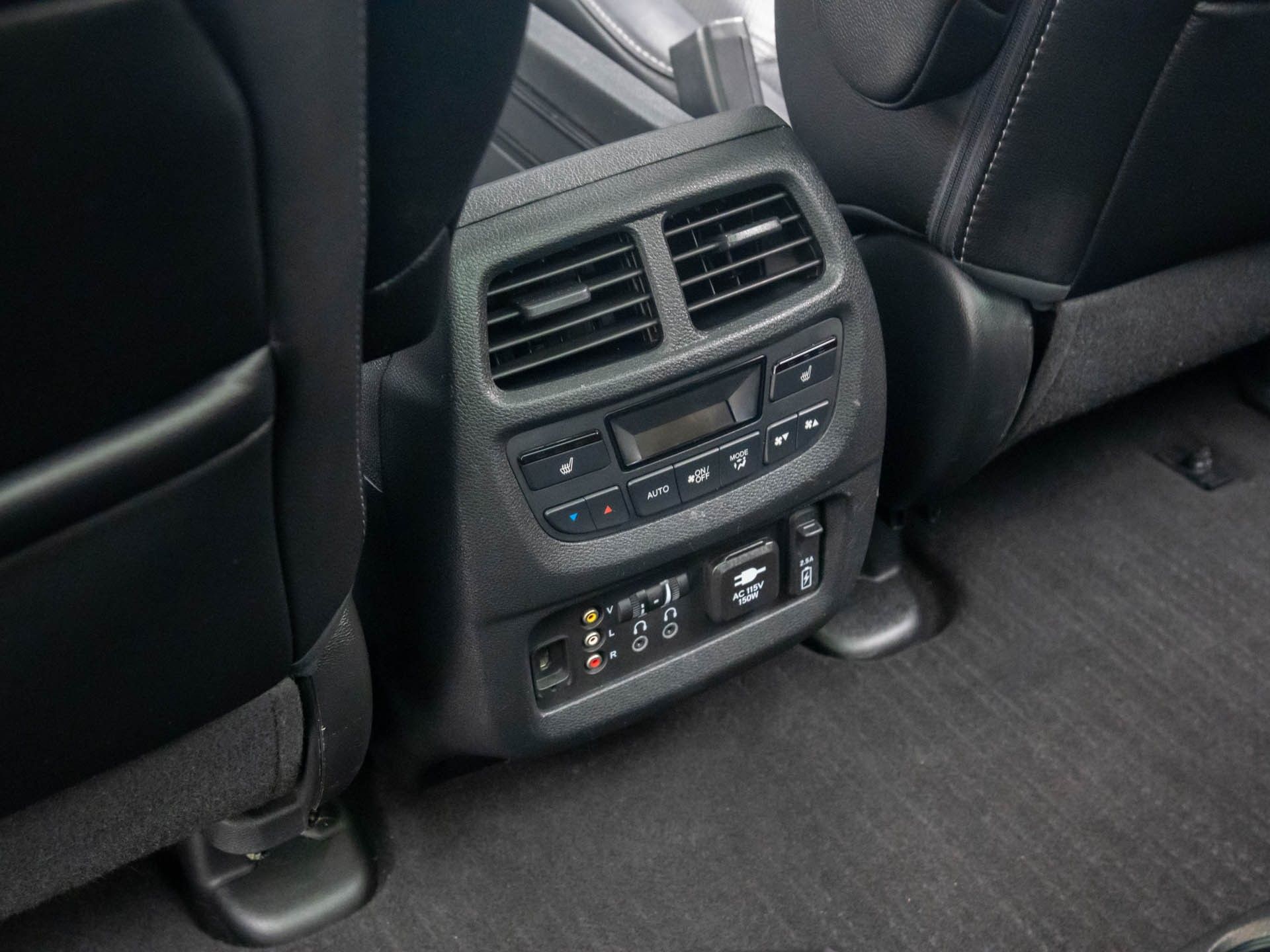 2016 Honda Pilot Elite photo