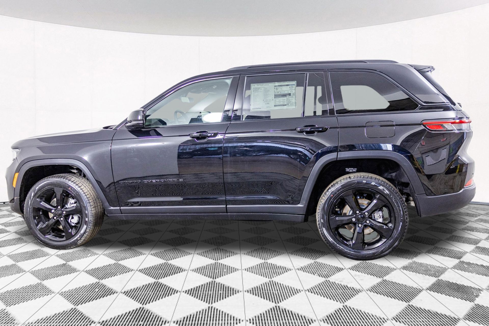 2025 JEEP GRAND CHEROKEE - Image 19