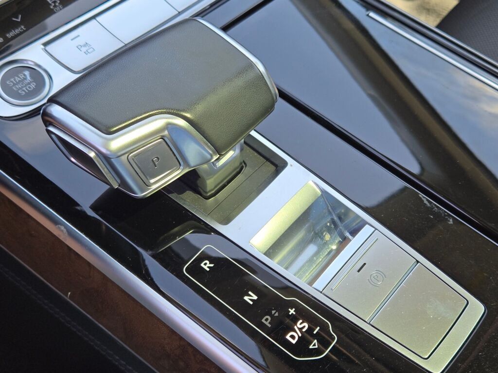 2022 Audi A8 L 55 Quattro photo 29